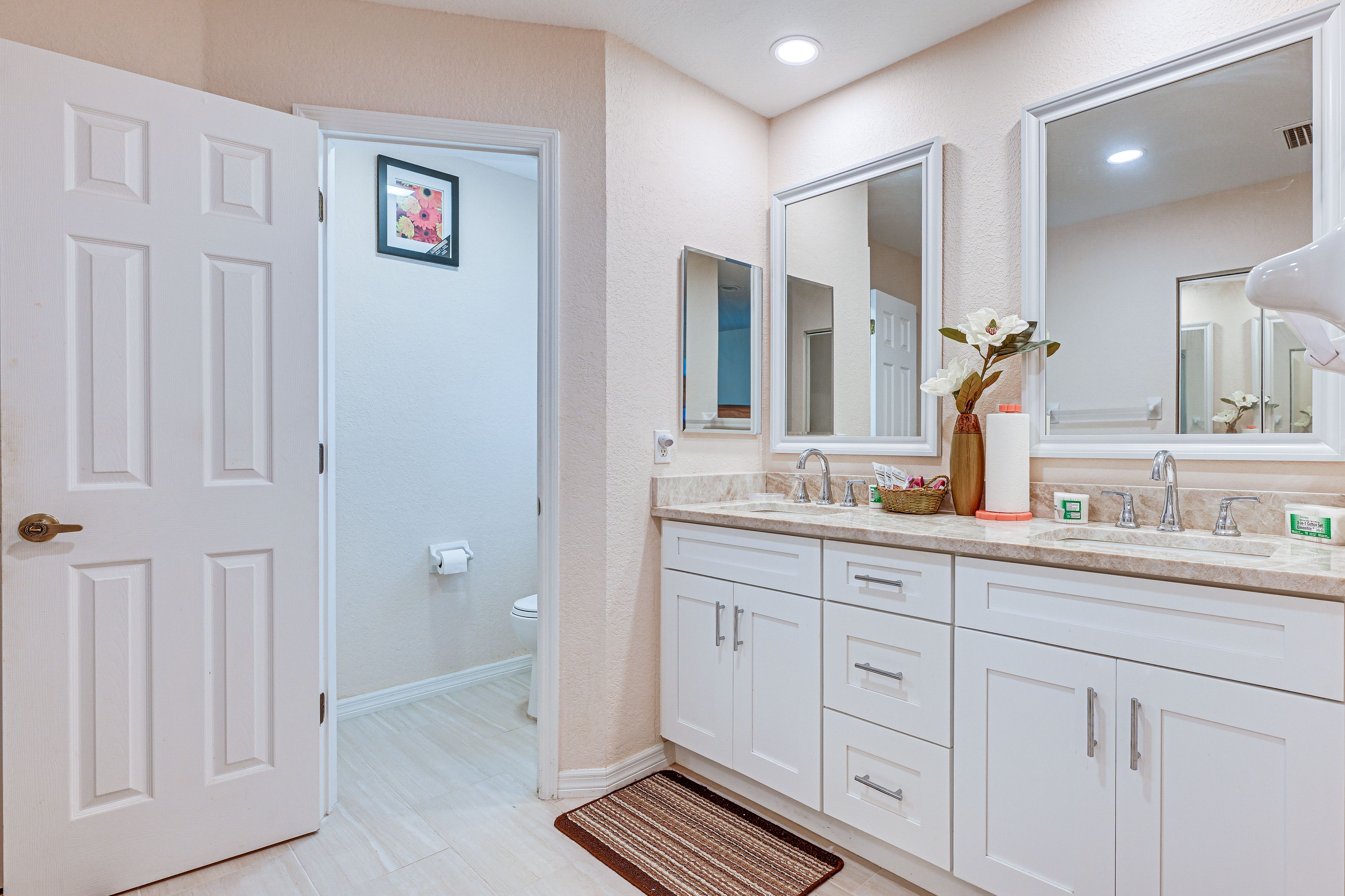 Full Bathroom | Towels Provided | Grab Rail in Shower