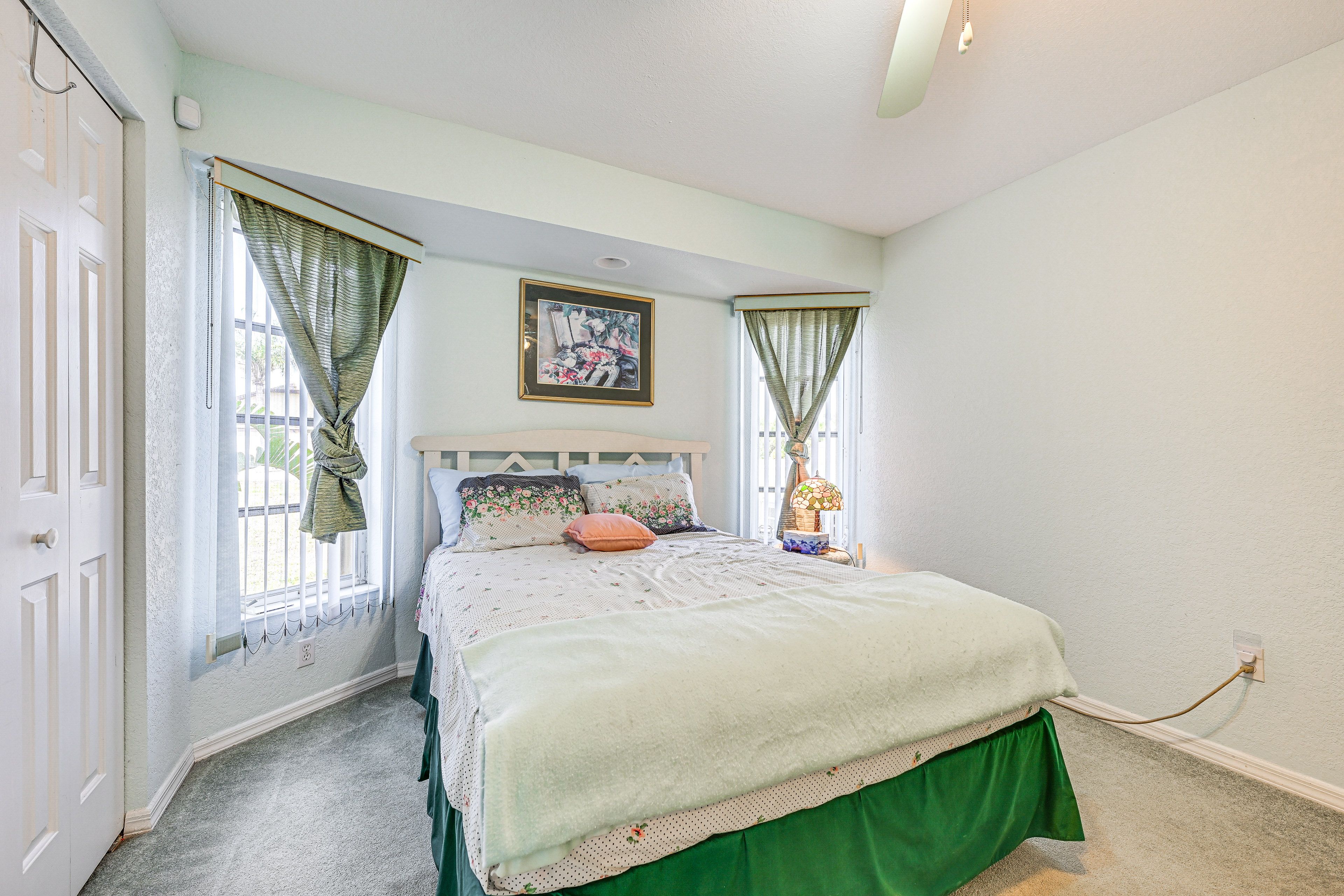 Bedroom 2 | Queen Bed | Hangers