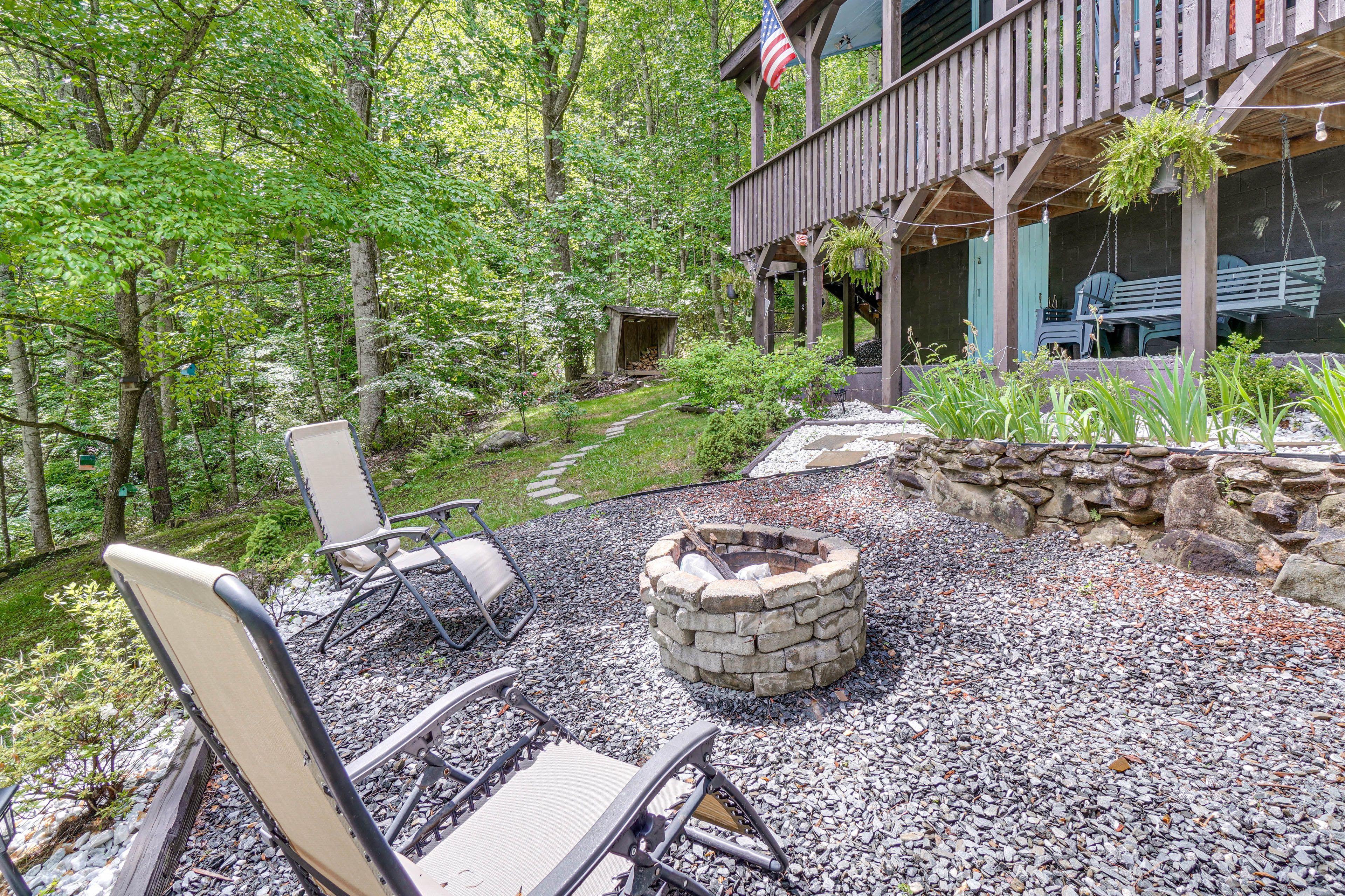 Fire Pit w/ Seating
