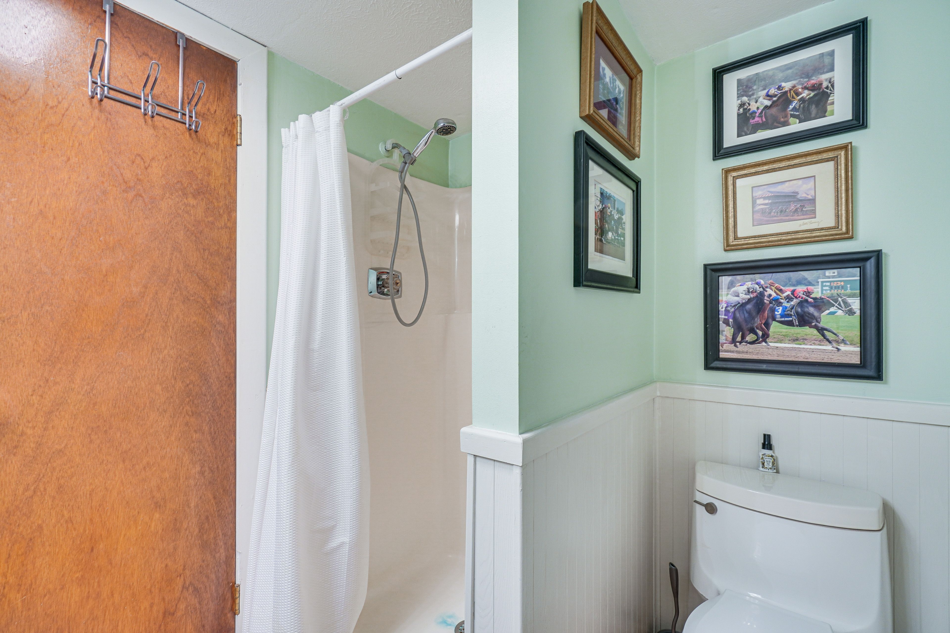 Full Bathroom | 2nd Floor