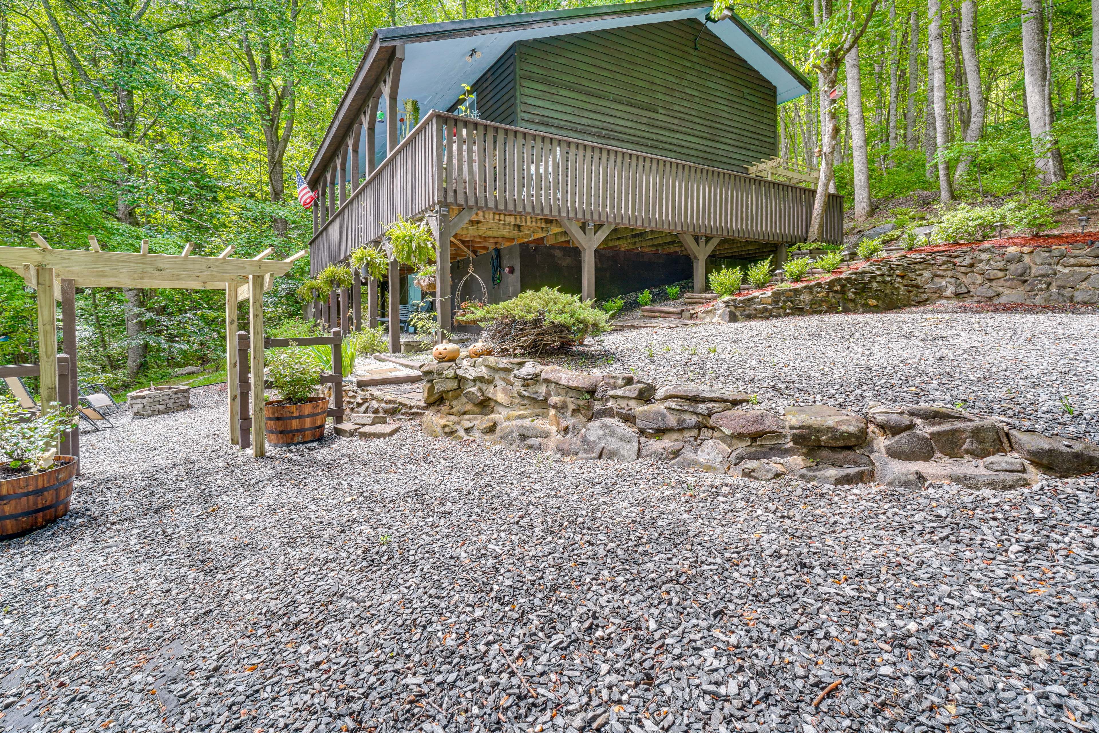 Parking | Gravel Driveway (4 Vehicles)