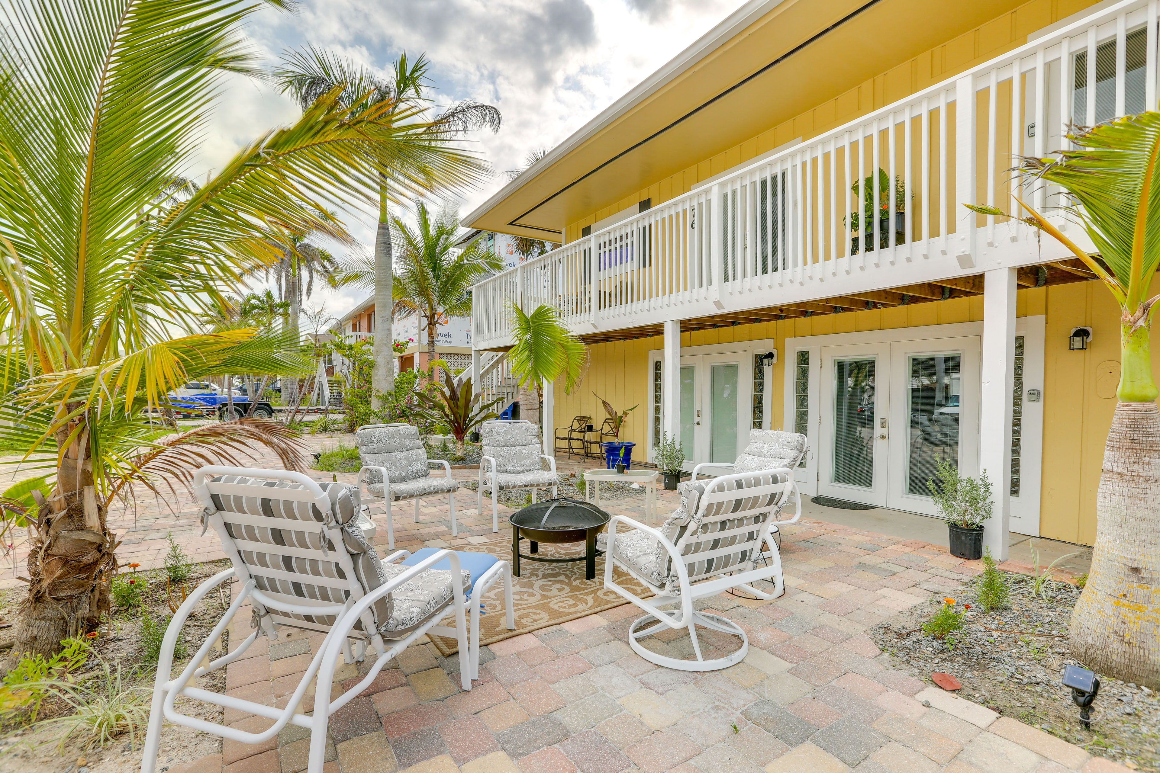 Fort Myers Beach Vacation Rental | 2BR | 1BA | 784 Sq Ft | Step-Free Access