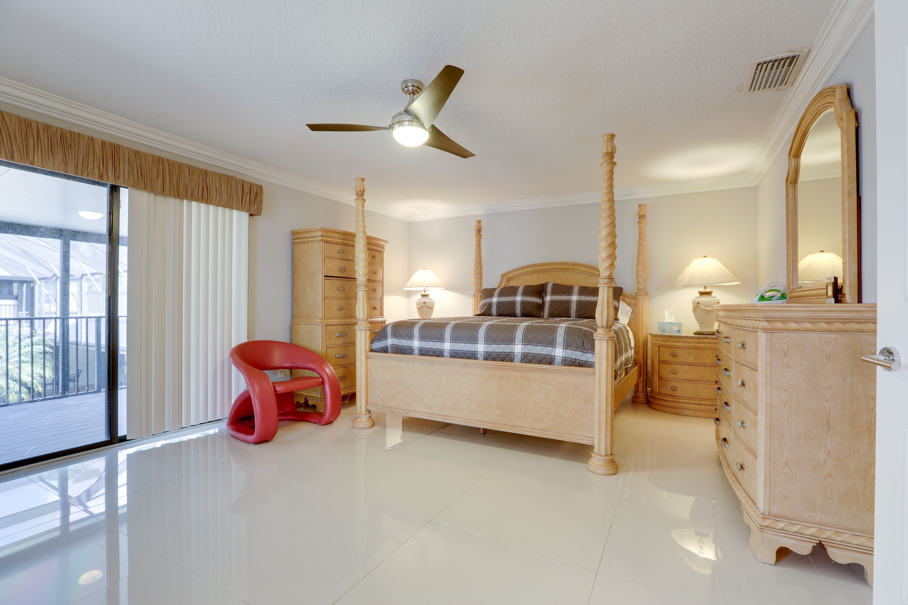 Bedroom 2 (Suite) | King Bed | 2nd Floor
