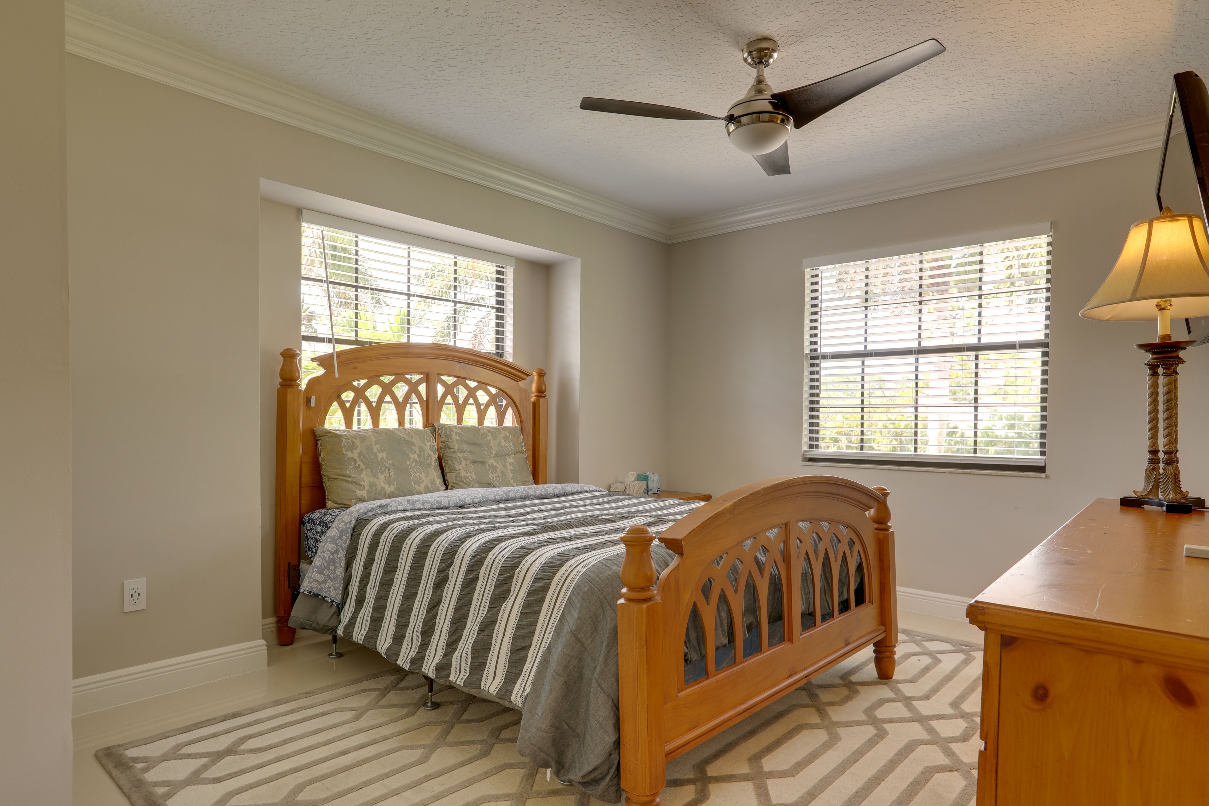 Bedroom 3 | Queen Bed | Smart TV | 2nd Floor