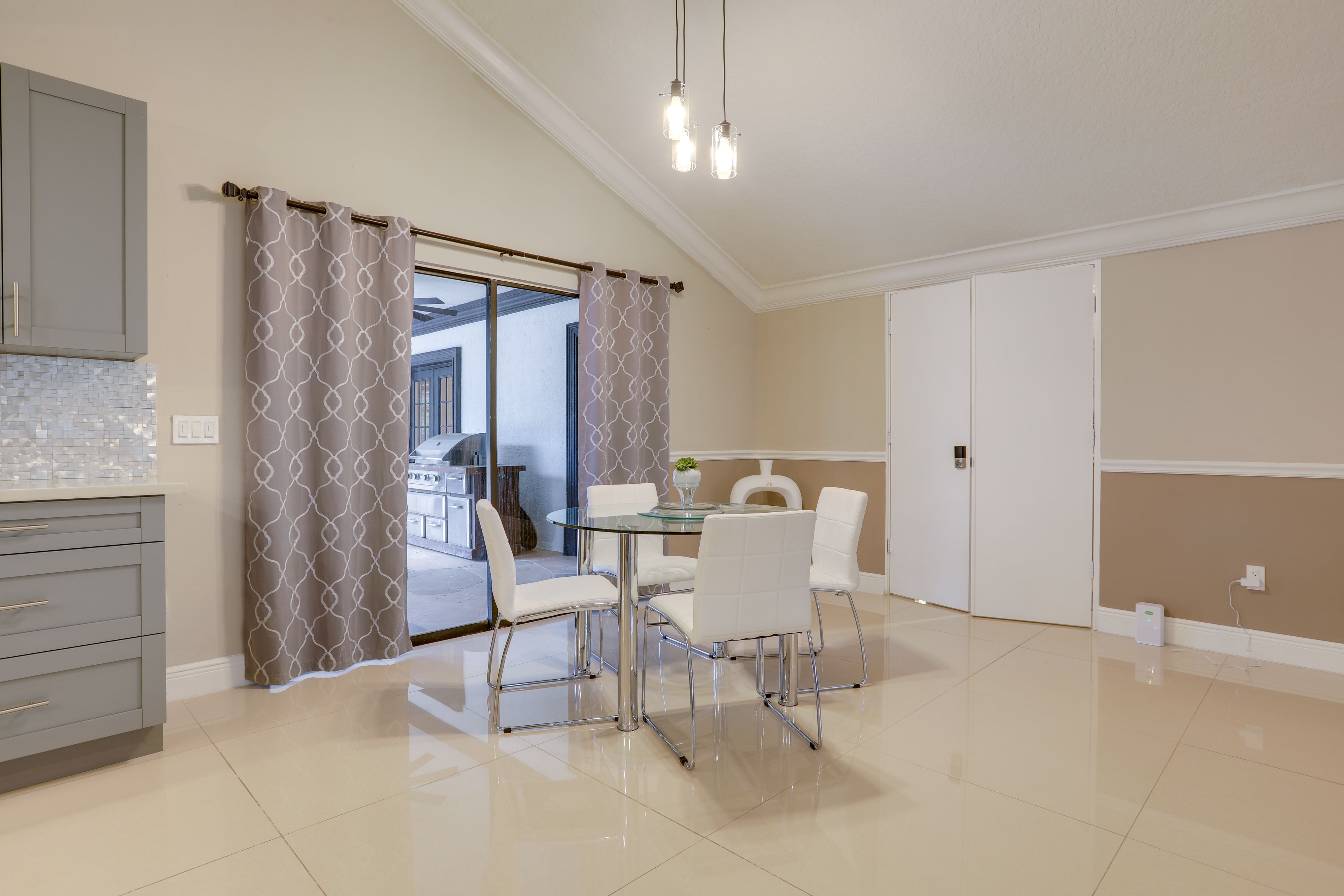 Breakfast Nook | 1st Floor