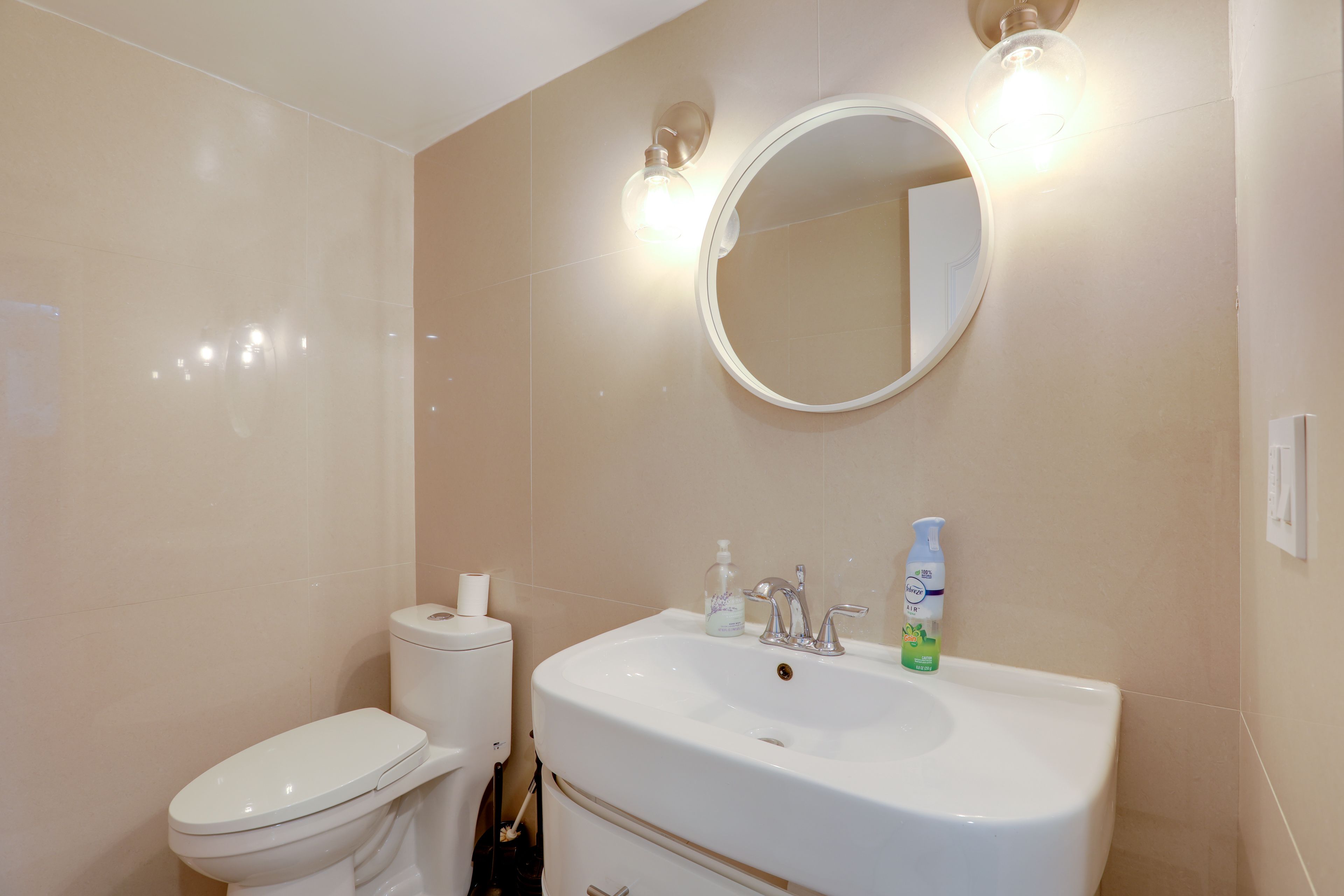 Half Bathroom | 1st Floor