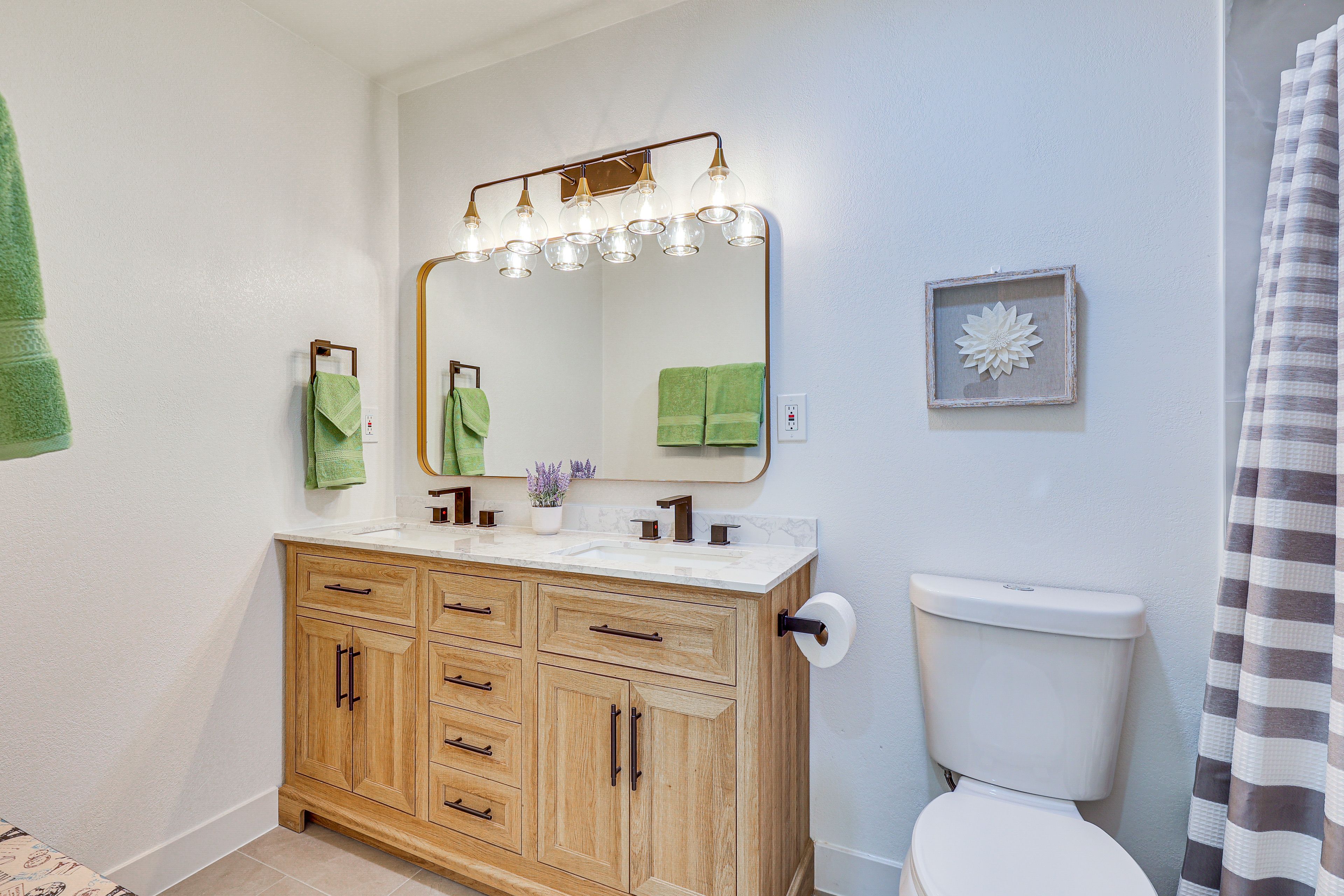 En-Suite Bathroom | Towels Provided