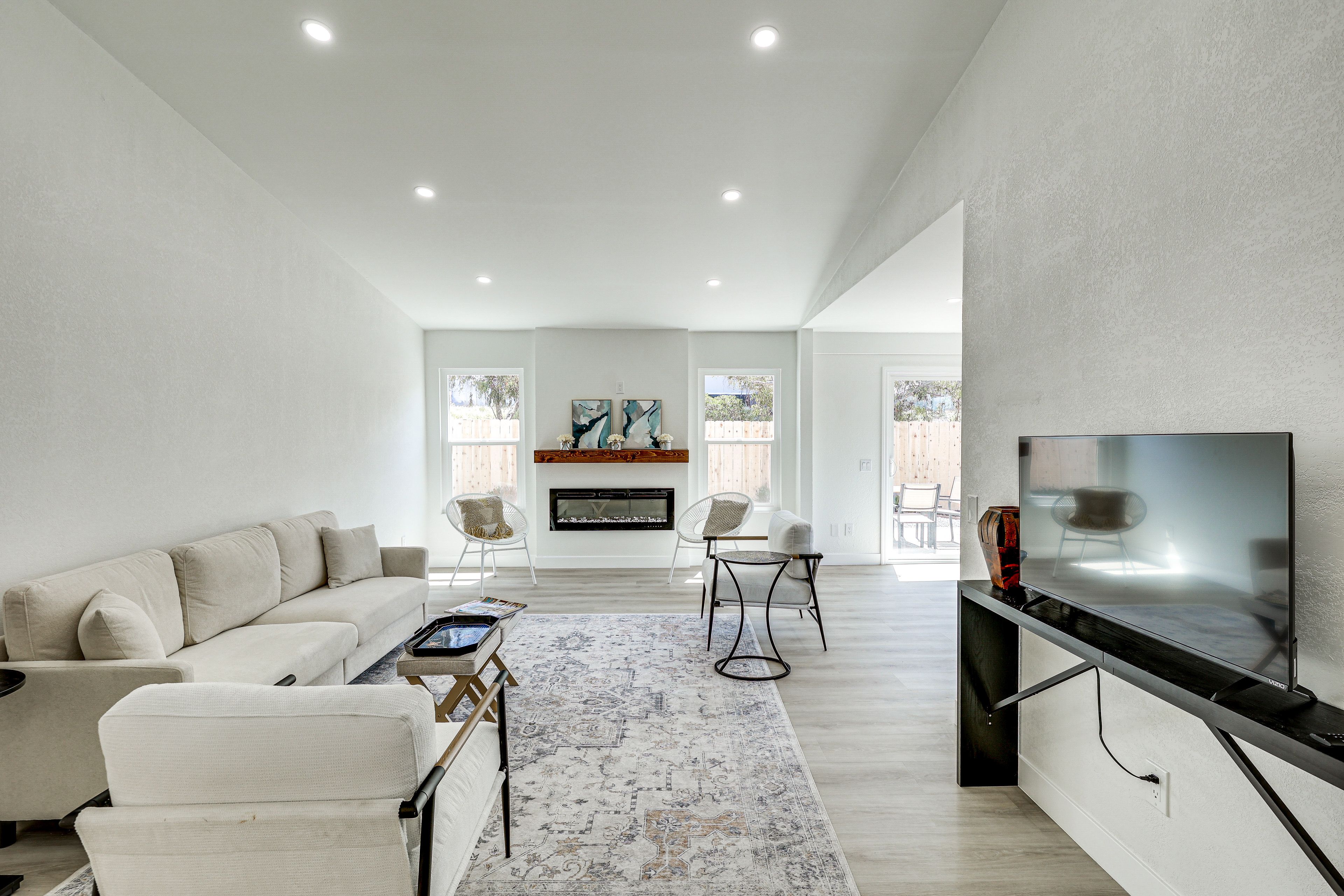 Living Room | Smart TV | Fireplace