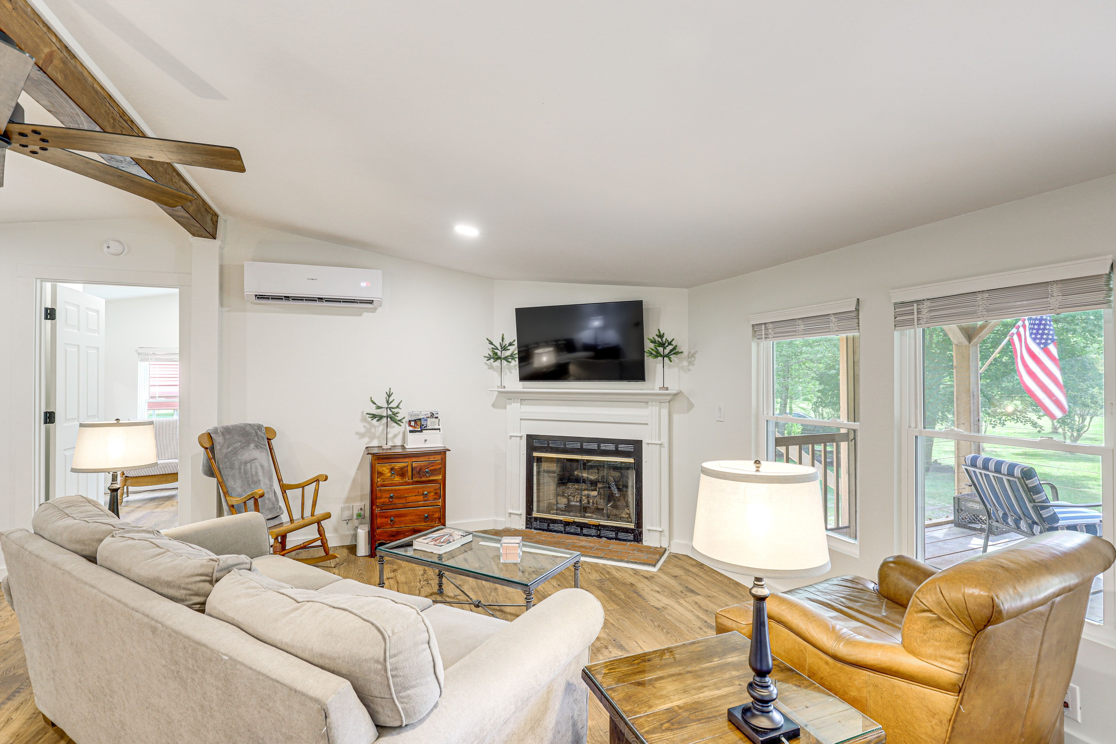 Living Room | Free WiFi | Queen Sleeper Sofa | Smart TV