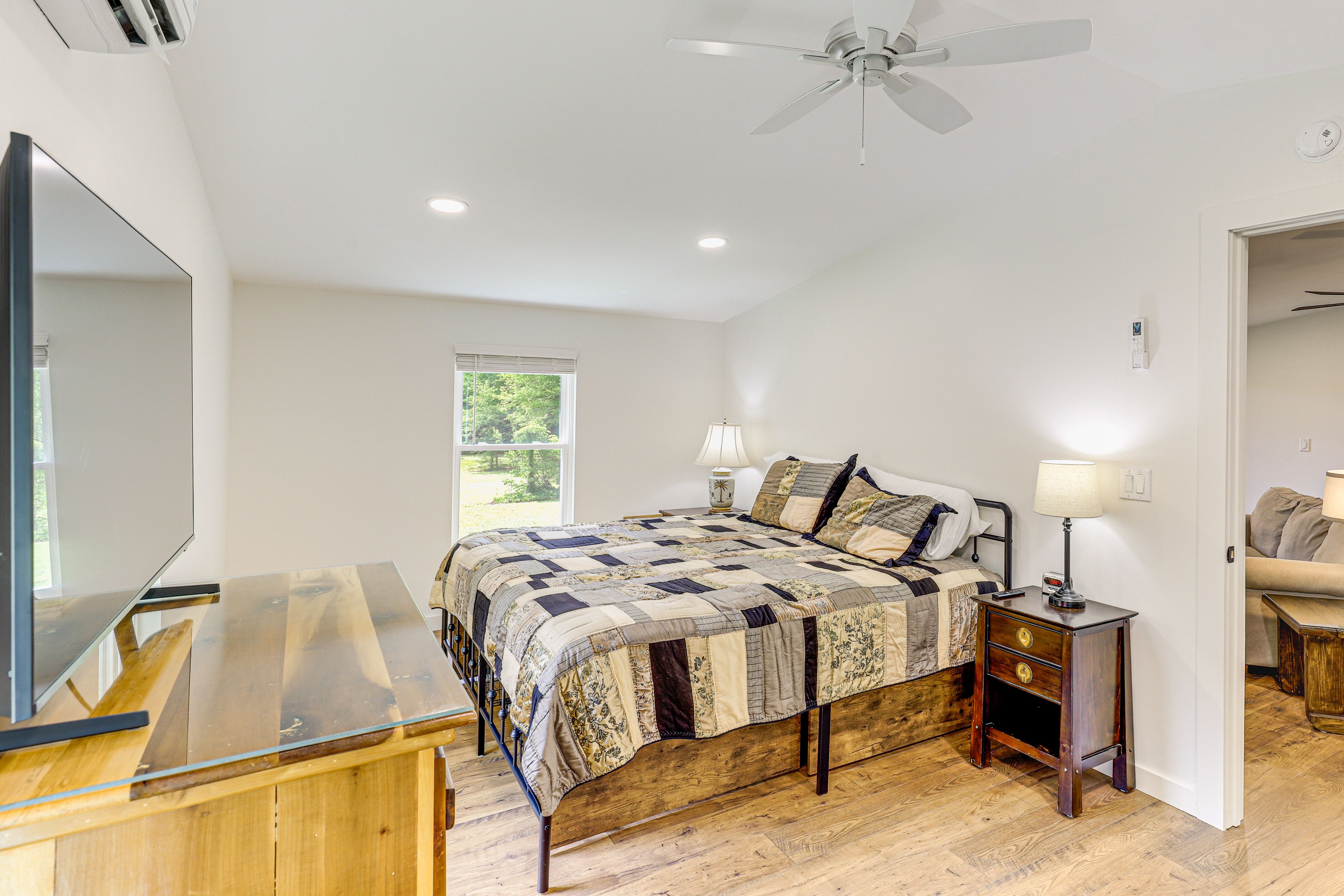 Bedroom 1 | Queen Bed | Linens Provided