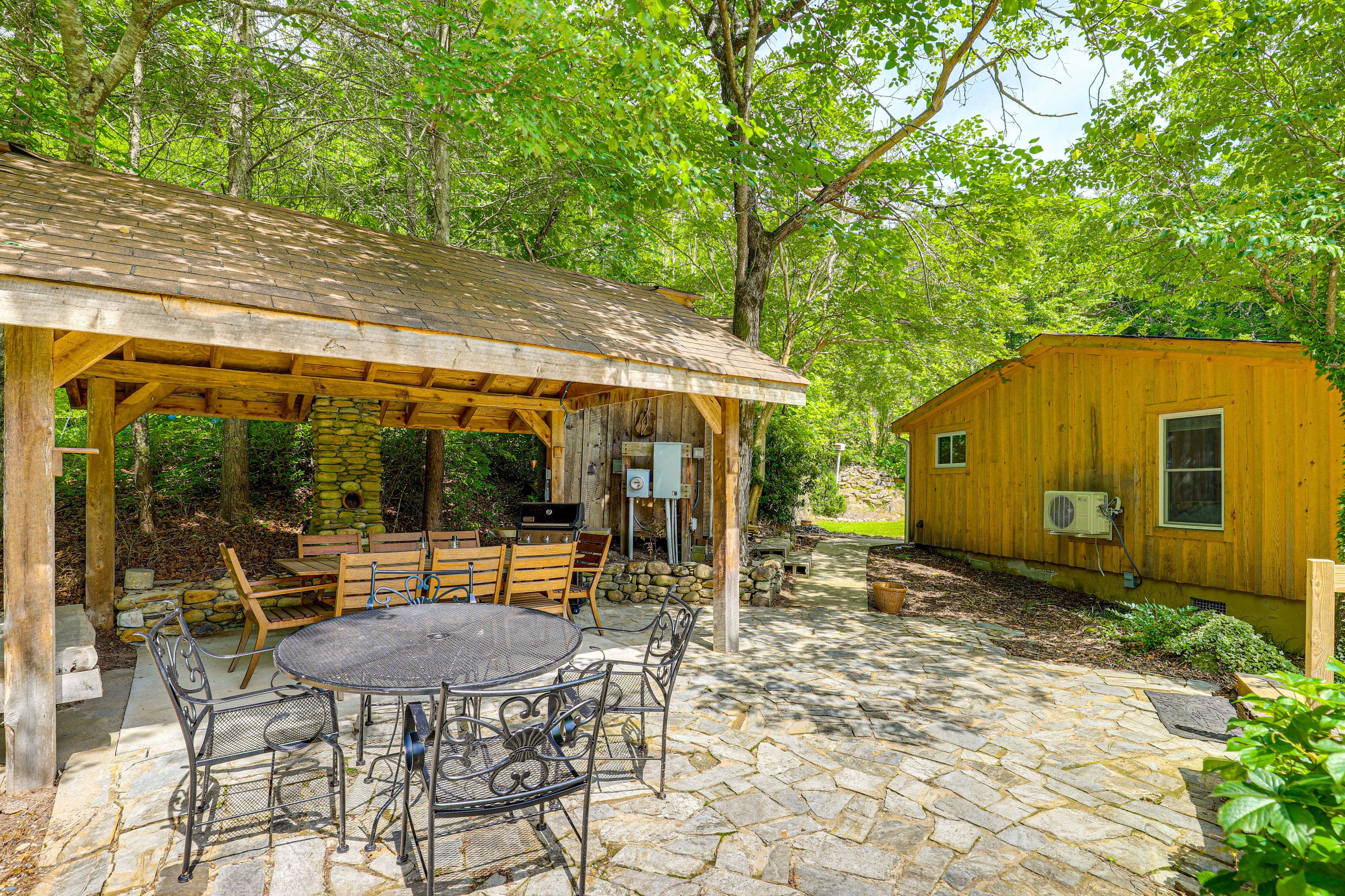Cleveland Vacation Rental | 2BR | 3BA | 1,080 Sq Ft | 1 Step to Enter