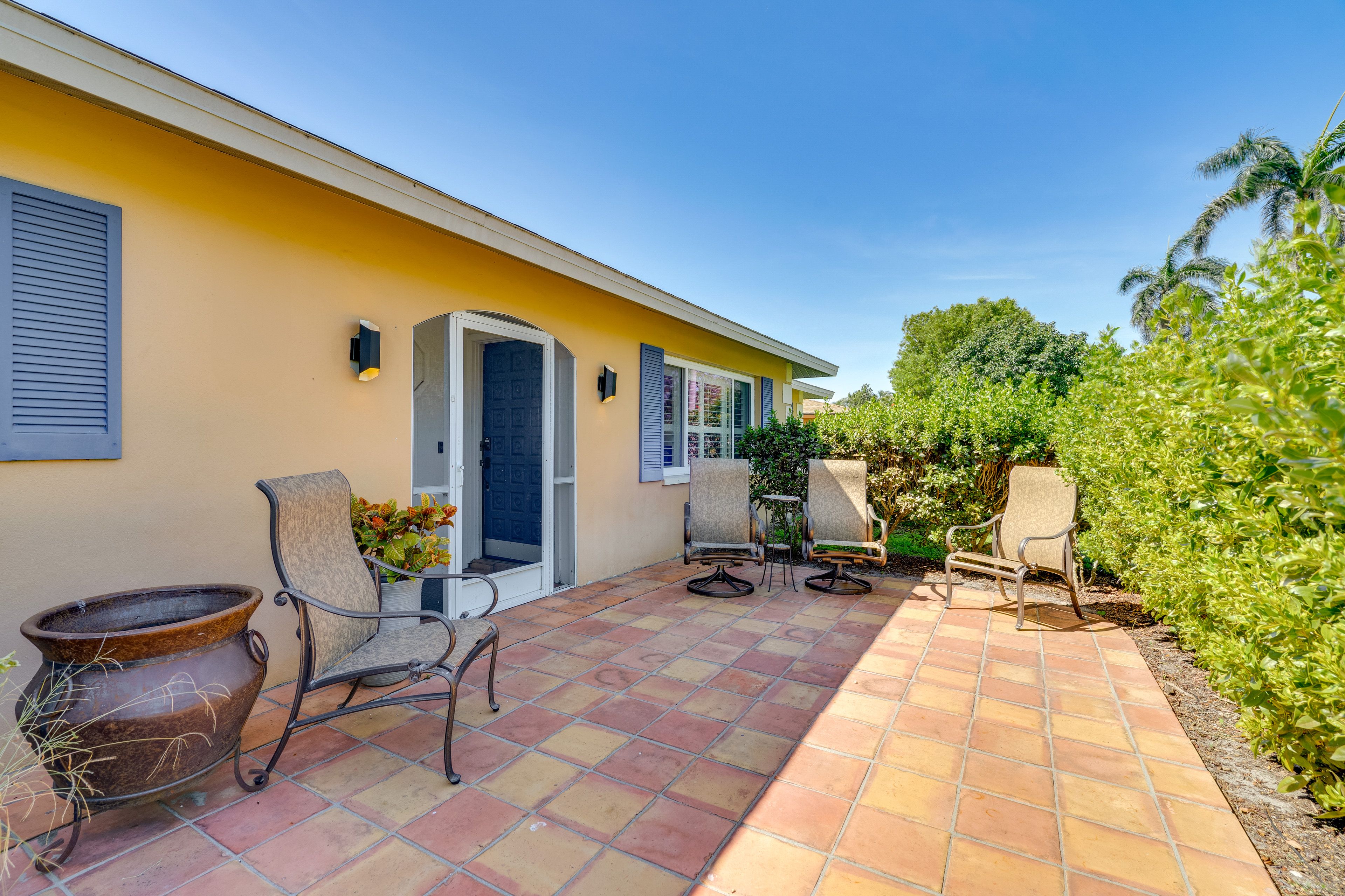 Front Patio | Private Entrance