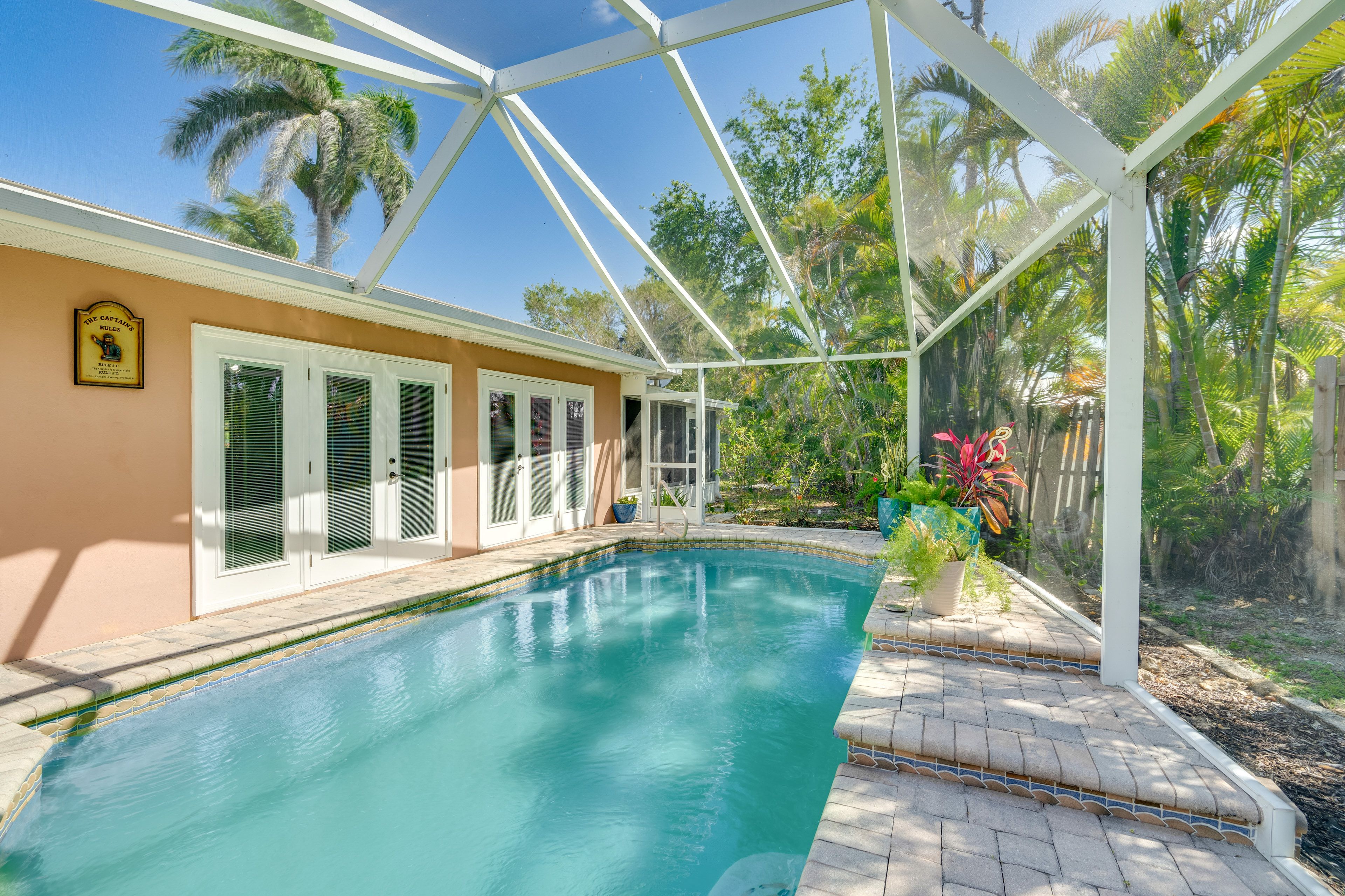 Screened Lanai | Outdoor Pool