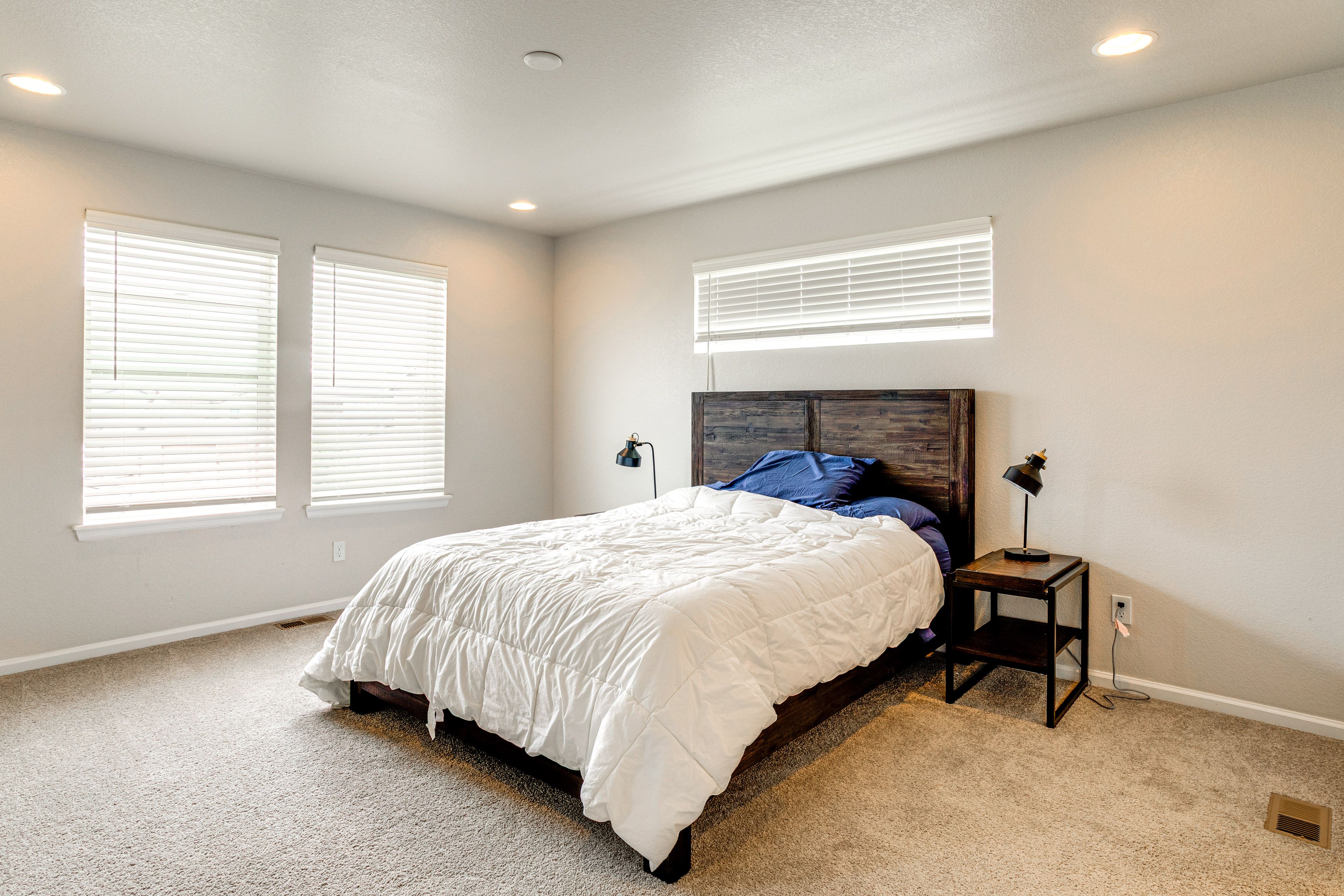 Bedroom 1 | 2nd Floor | Queen Bed | Desk | En-Suite Bathroom | Walk-In Closet