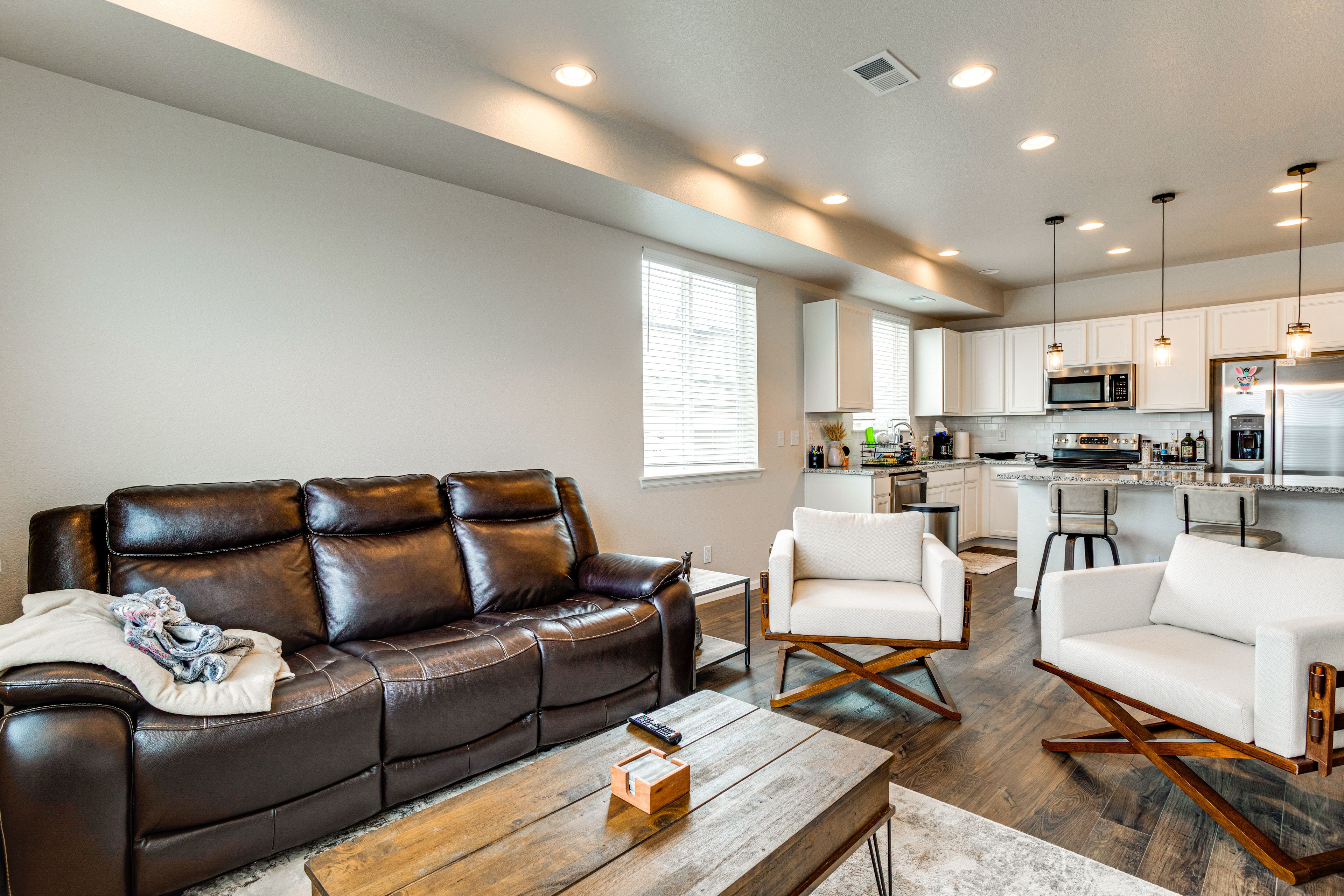 Living Room | 1st Floor | Smart TV | Central Heating & A/C | Free WiFi