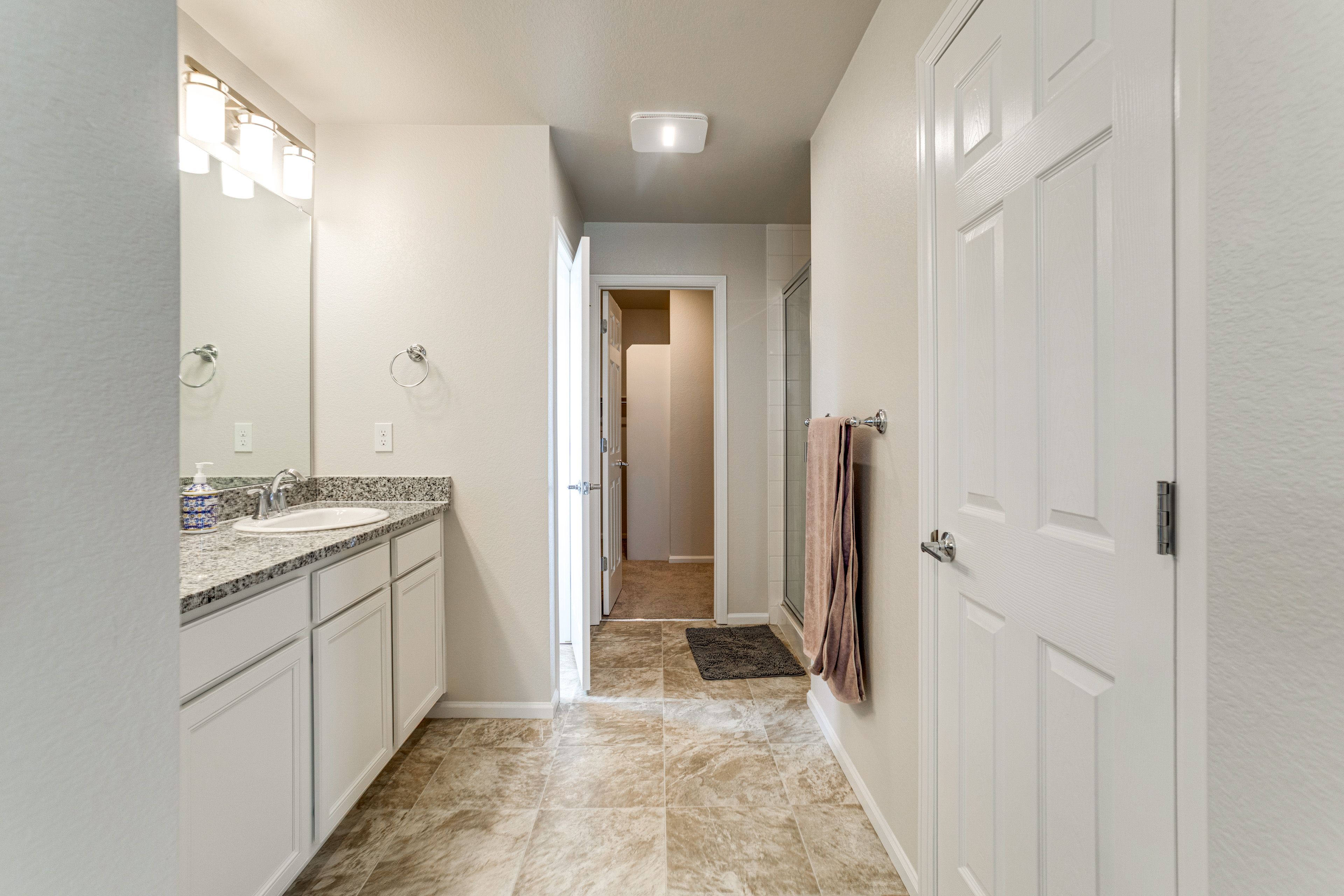 Full Bathroom | 2nd Floor