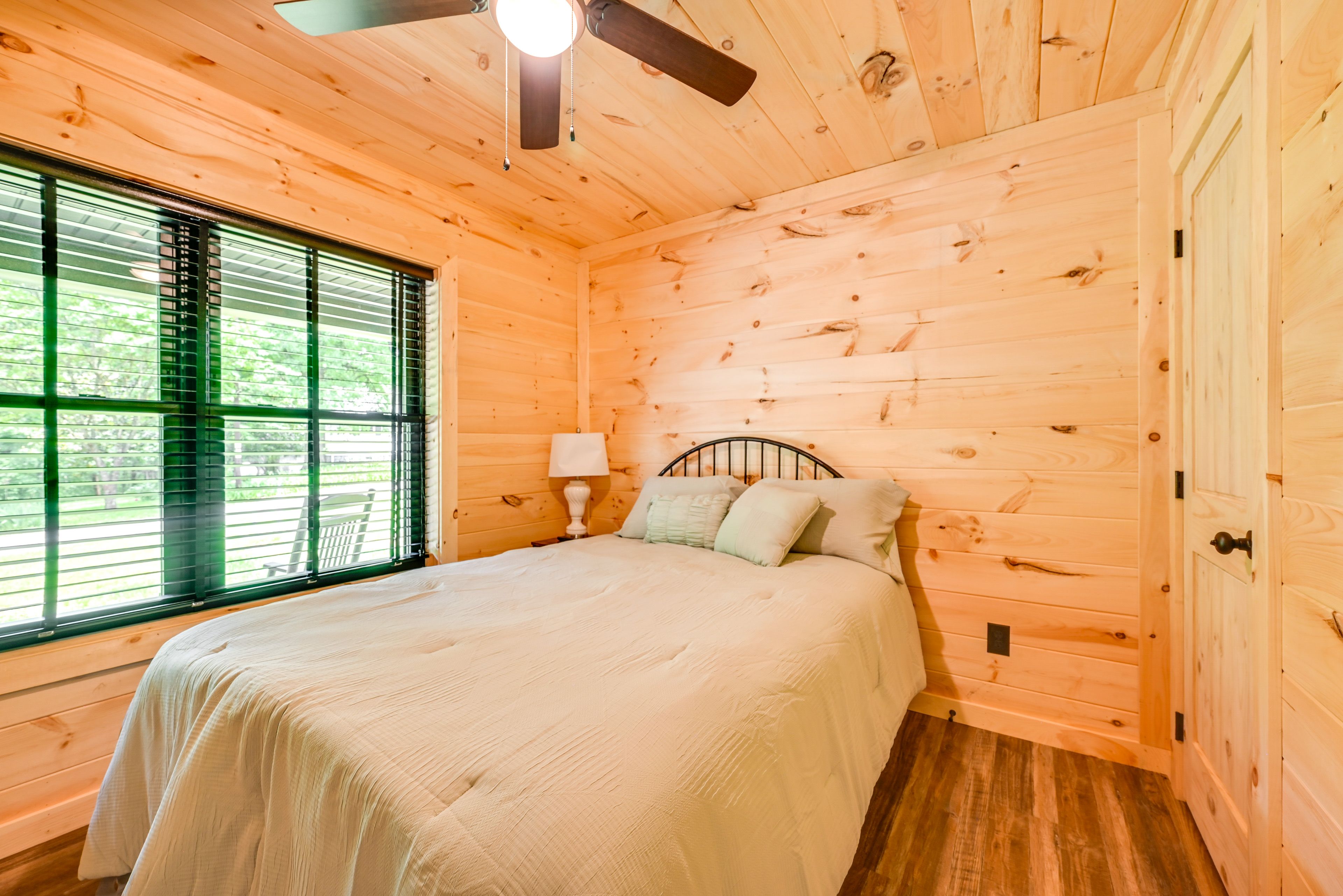 Bedroom 2 | Queen Bed | 1st Floor