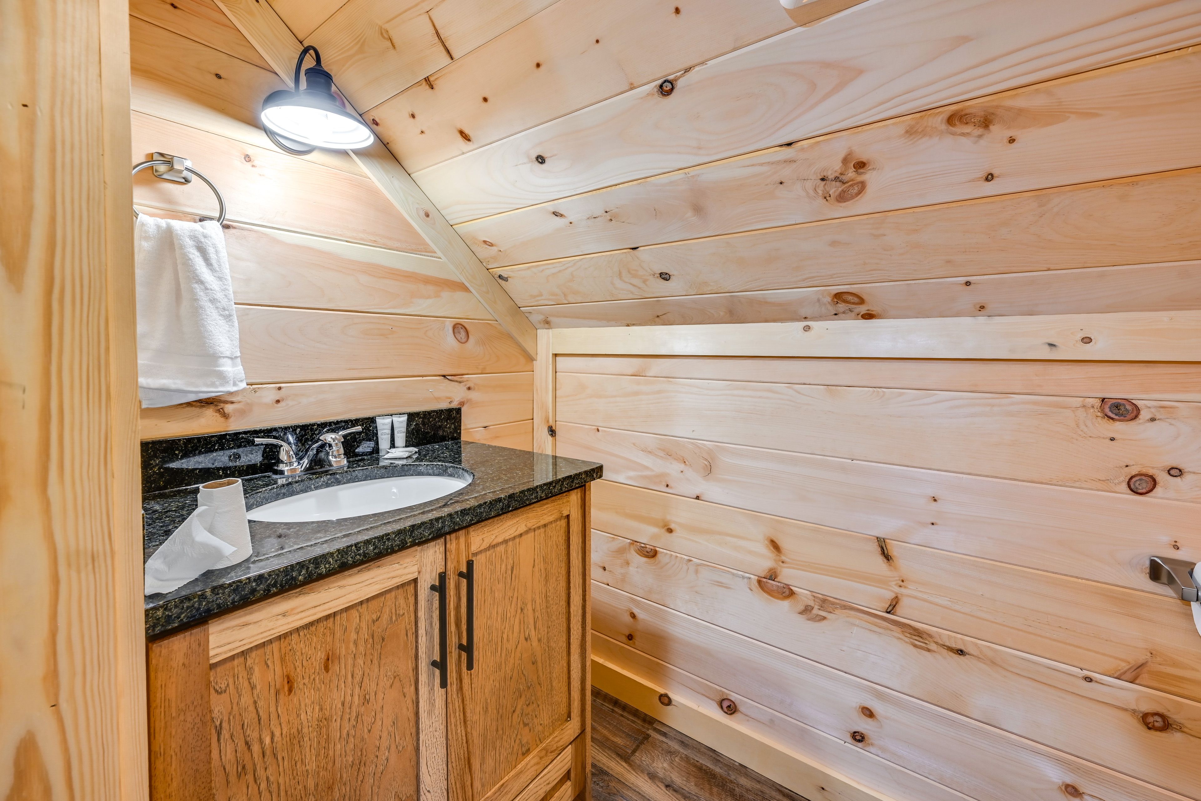Half Bath | 2nd Floor