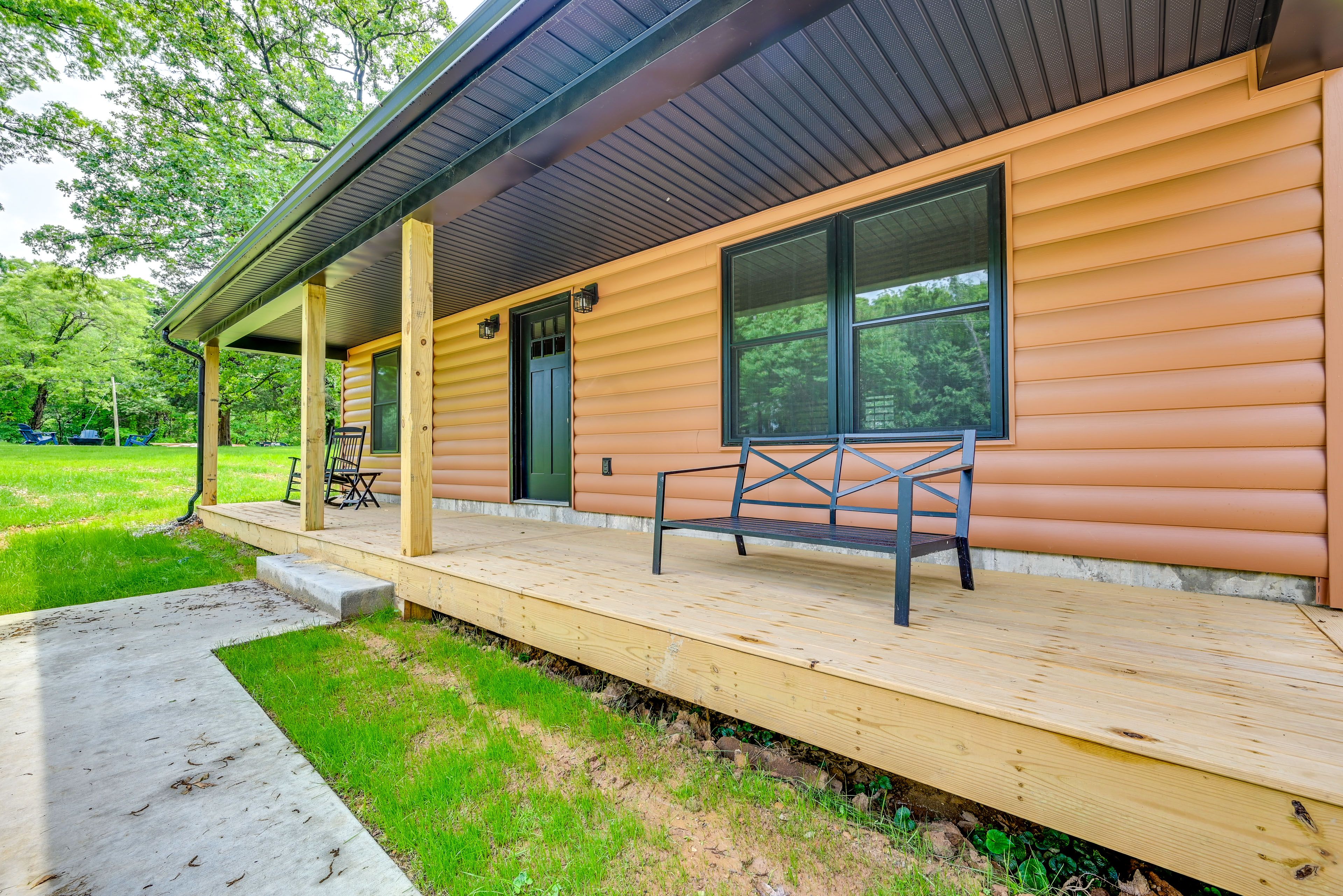 Exterior | Driveway (3 Vehicles)
