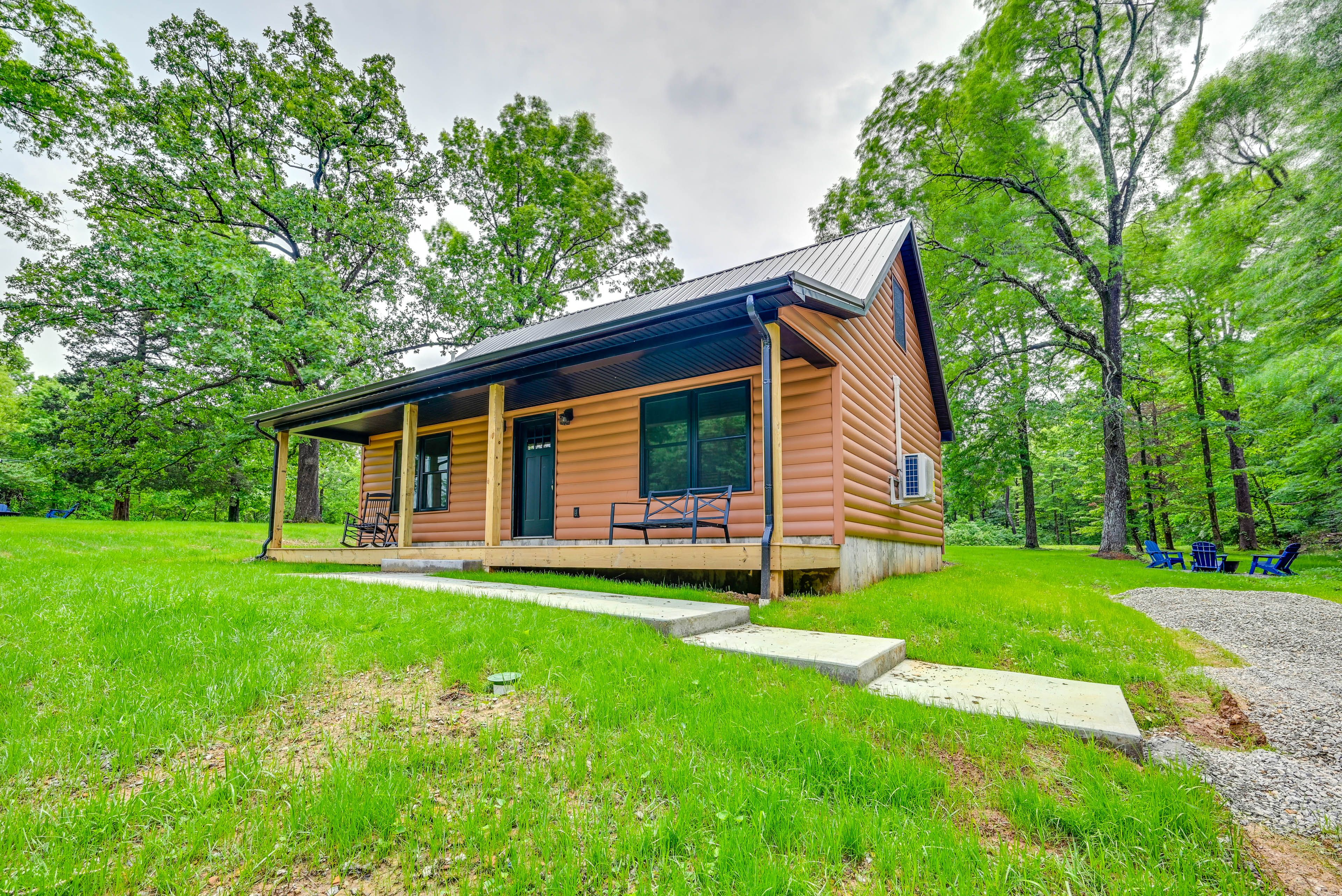 Cave City Vacation Rental | 2BR | 1.5BA | 1,200 Sq Ft | Steps to Enter
