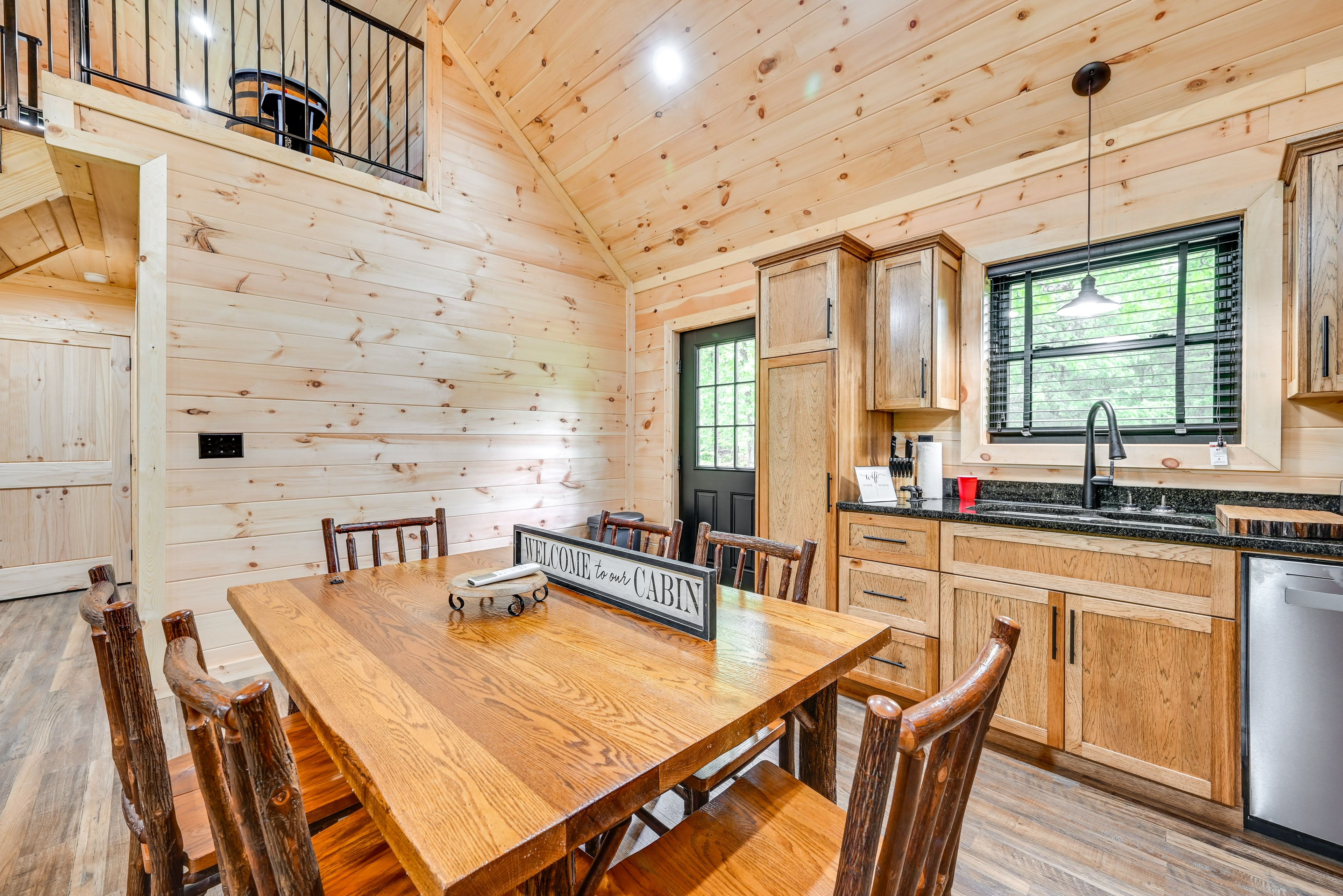 Dining Area | Dishware/Flatware Provided | 1st Floor