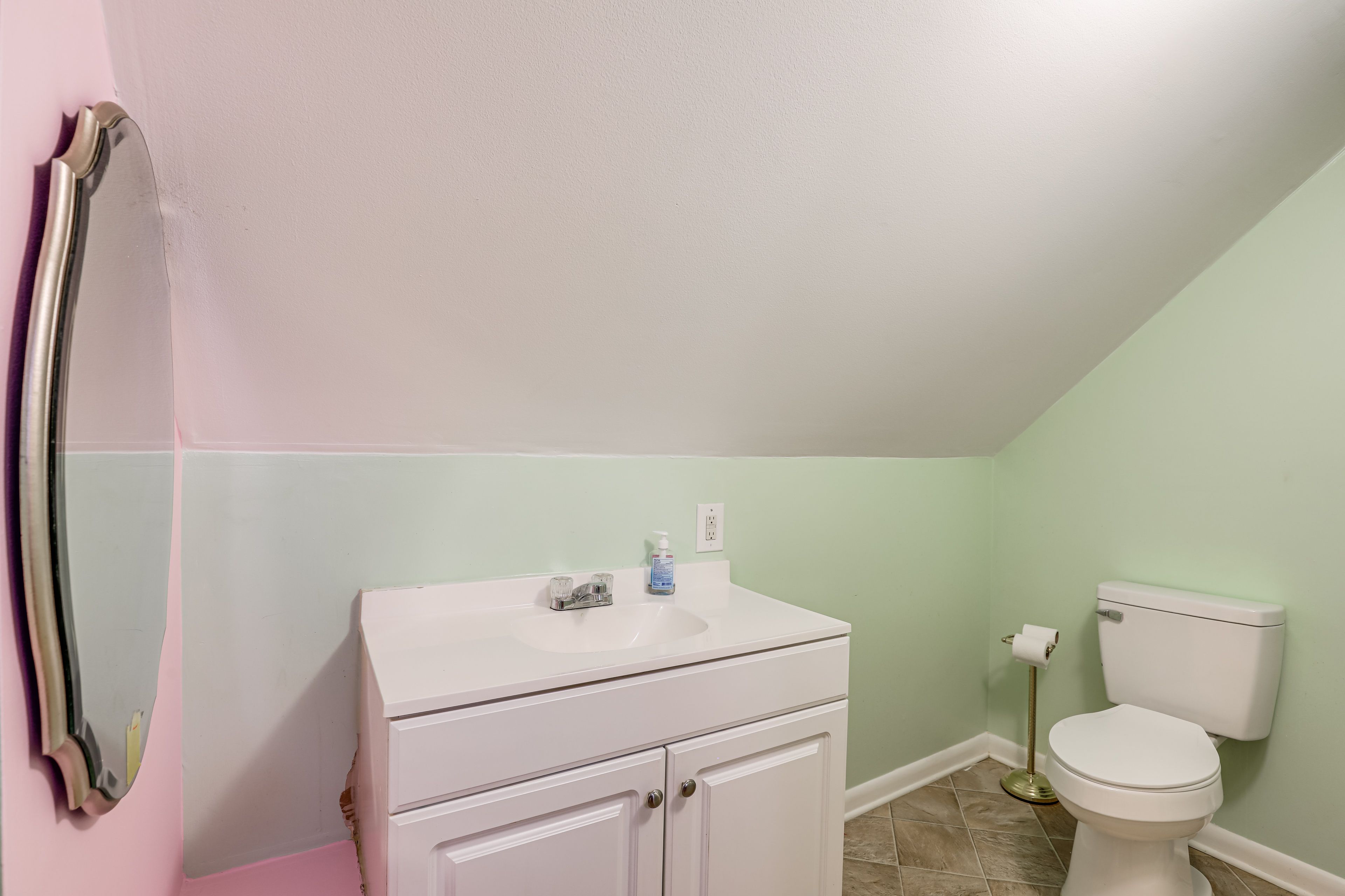 Full Bathroom | 2nd Floor
