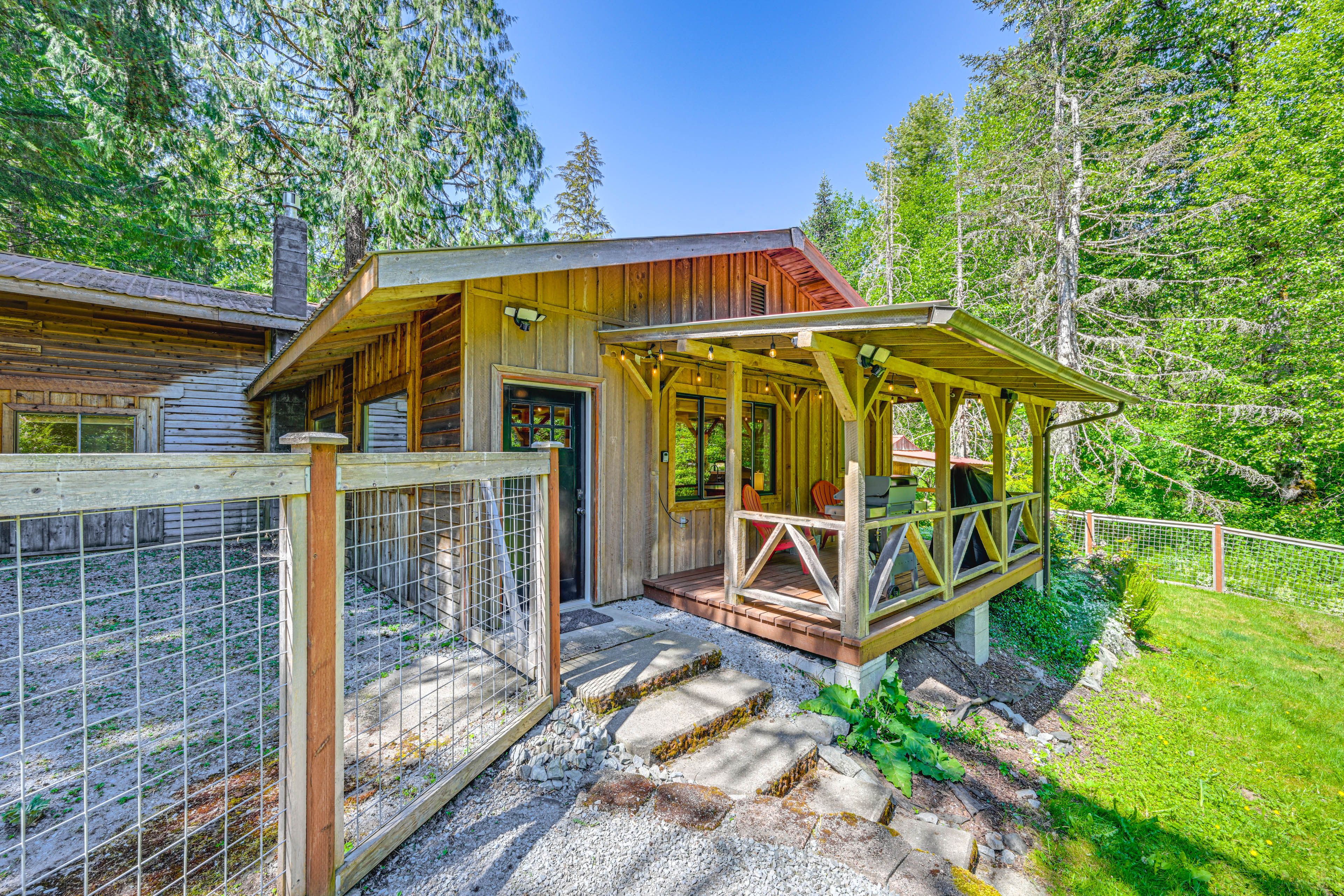 Ashford Vacation Rental | 2BR | 1.5BA | Steps to Enter | 1,400 Sq Ft