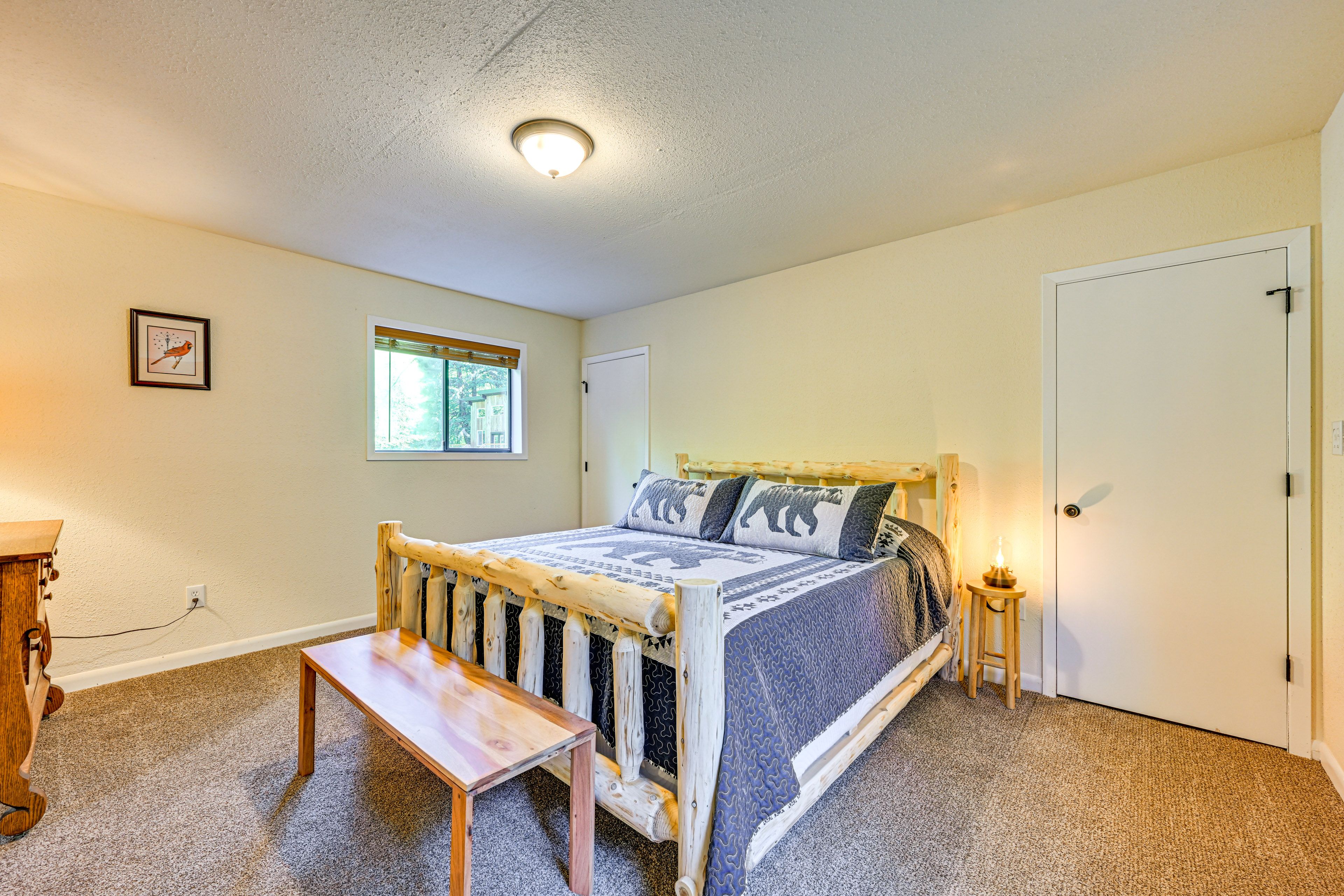 Bedroom 1 | King Bed | 1st Floor