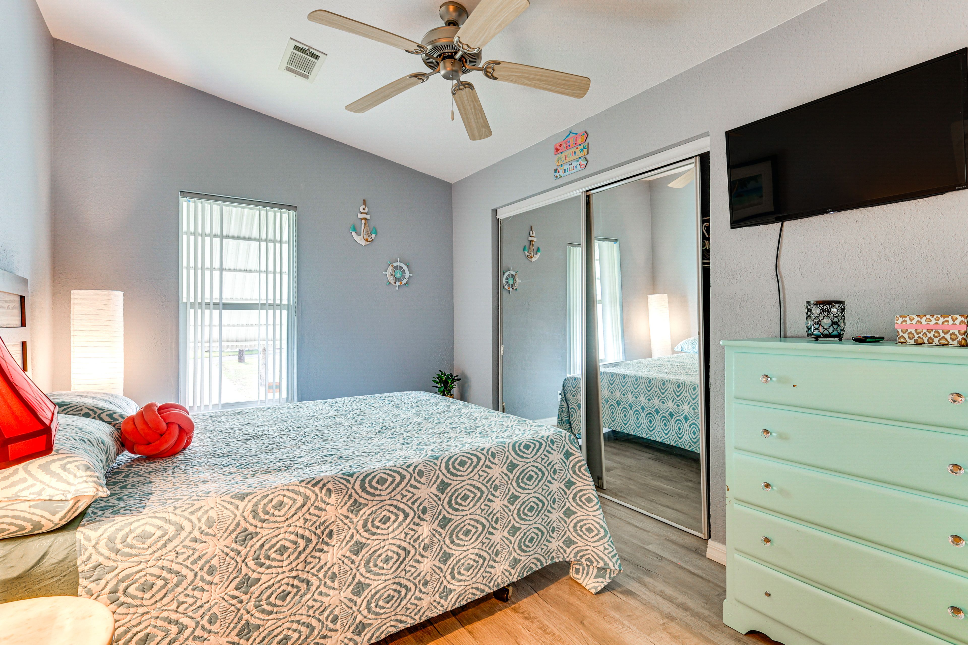 Bedroom 2 | Queen Bed | Smart TV