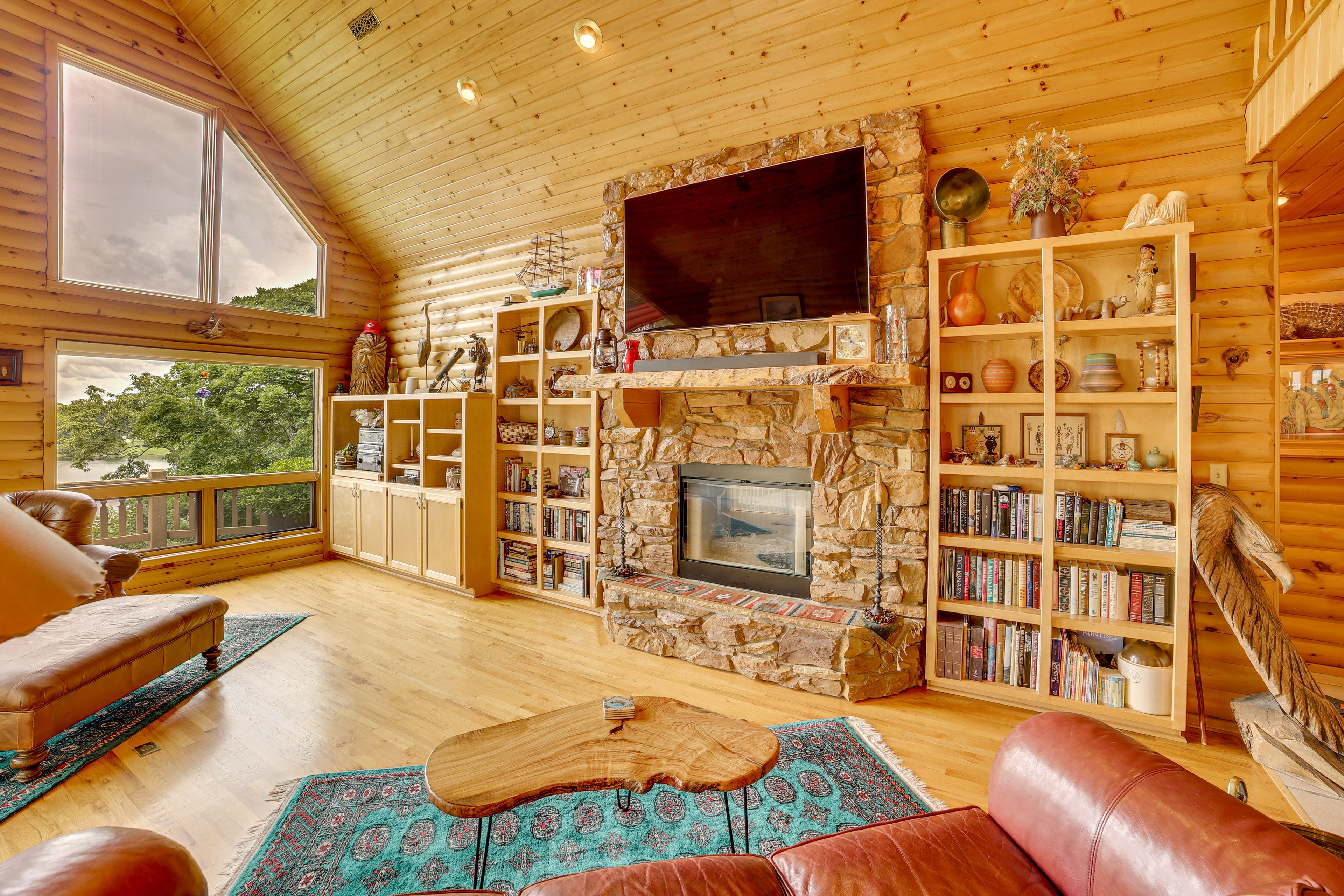 Main Living Area | Smart TV w/ Cable | Gas Fireplace | Main Floor