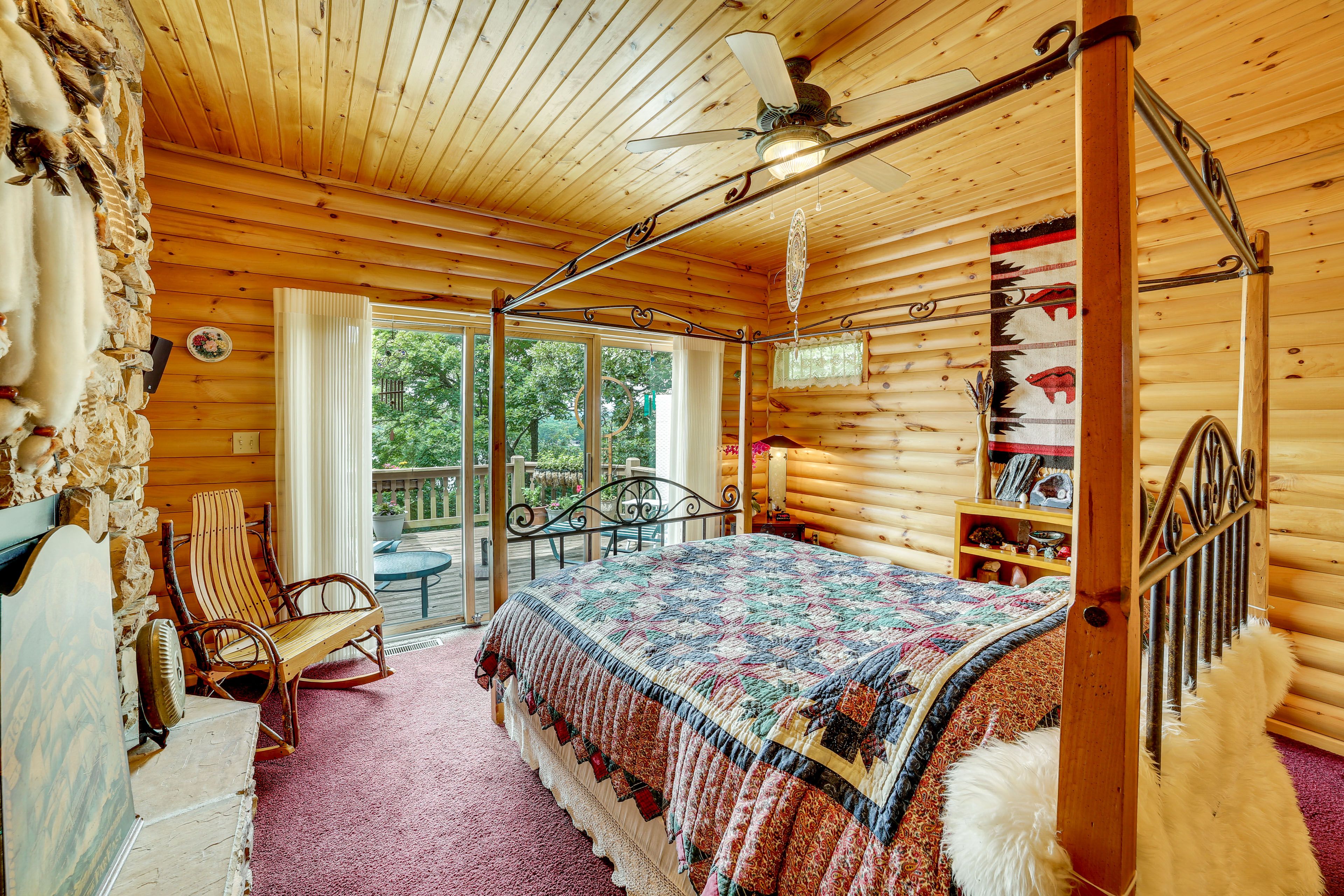 Bedroom 1 | Queen Bed | Main Floor