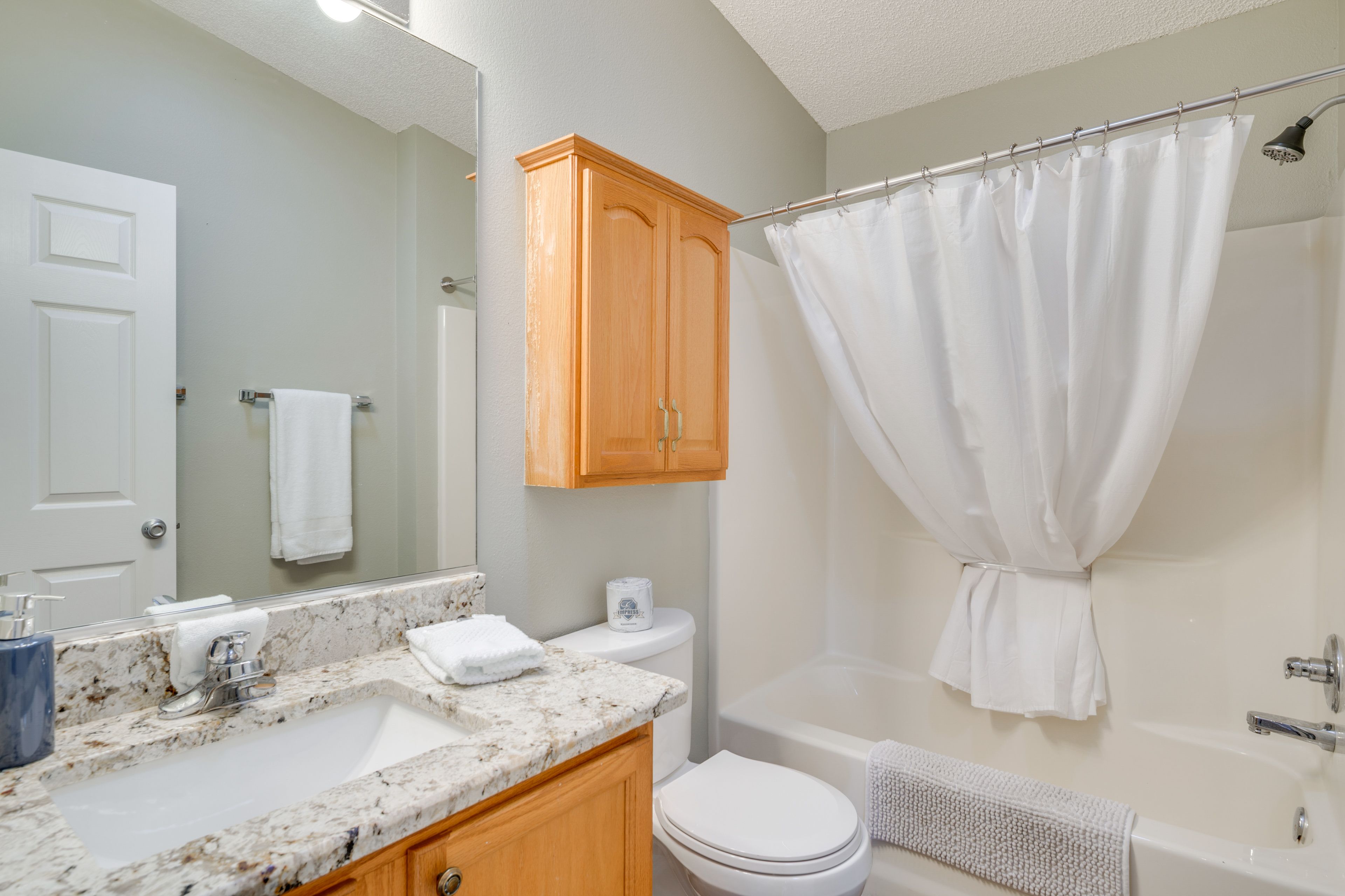 Full Bathroom | Towels & Linens Provided