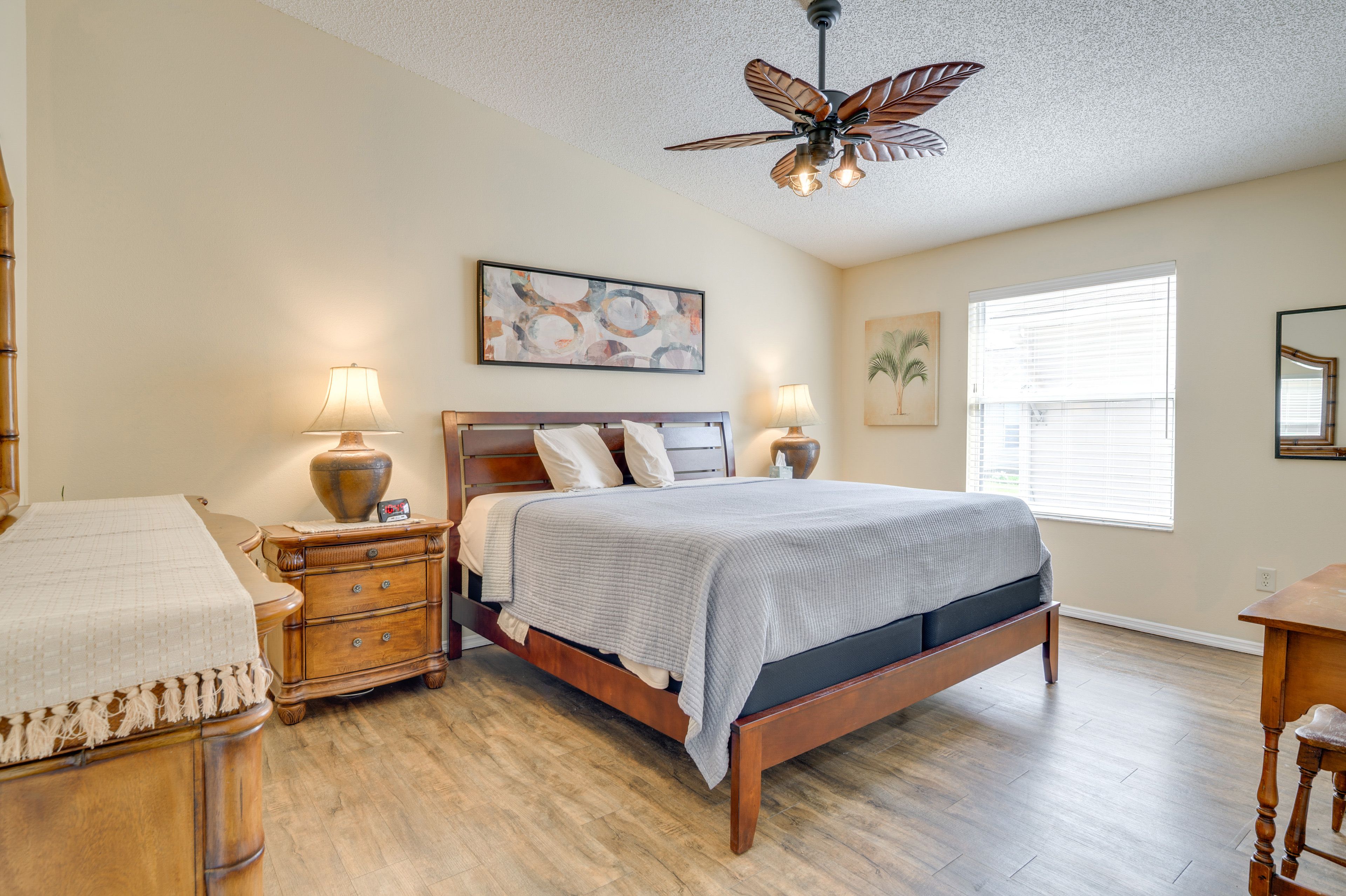 Bedroom 1 | King Bed