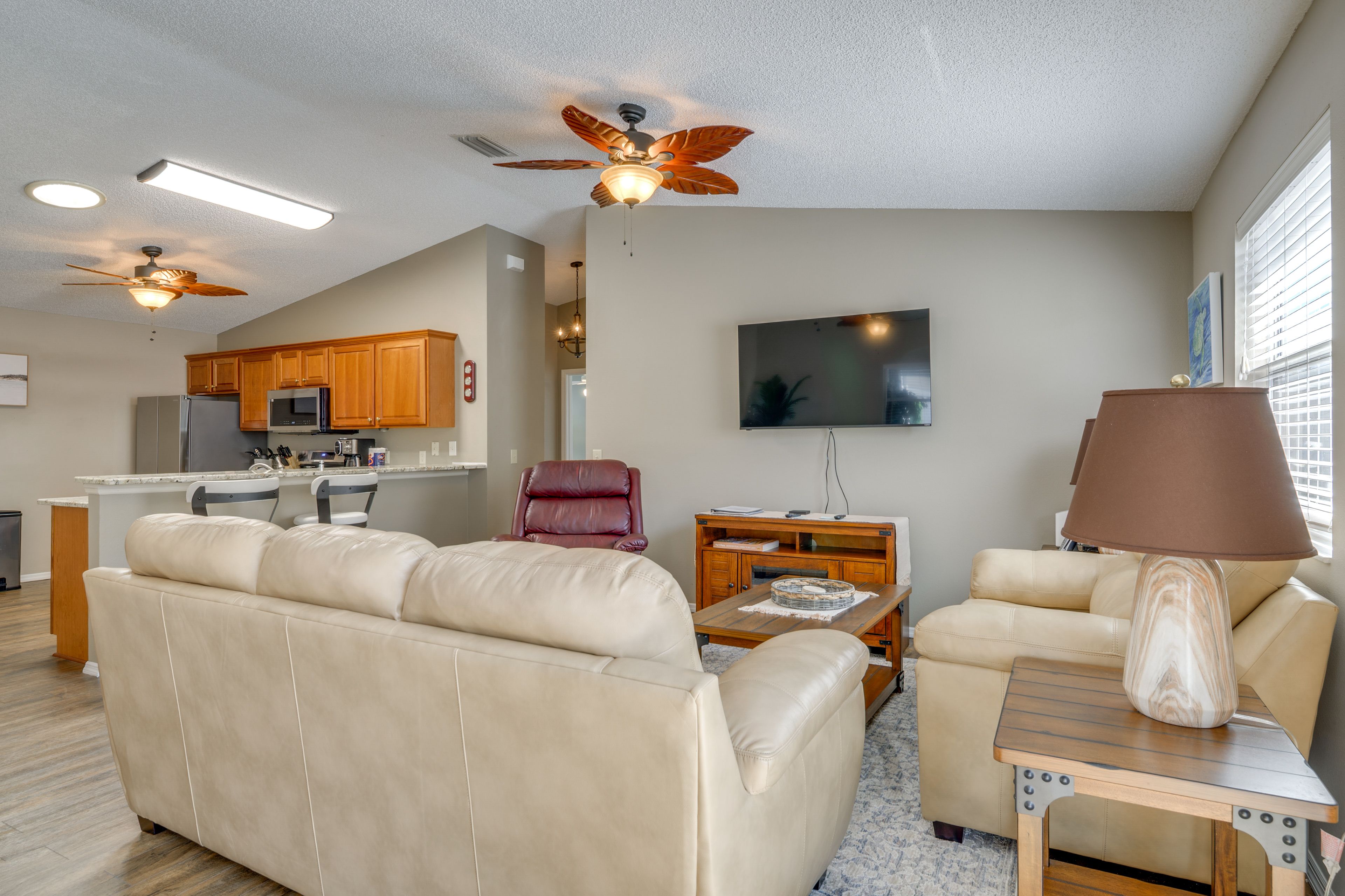 Living Room | Smart TV | Free WiFi | Single-Story Home