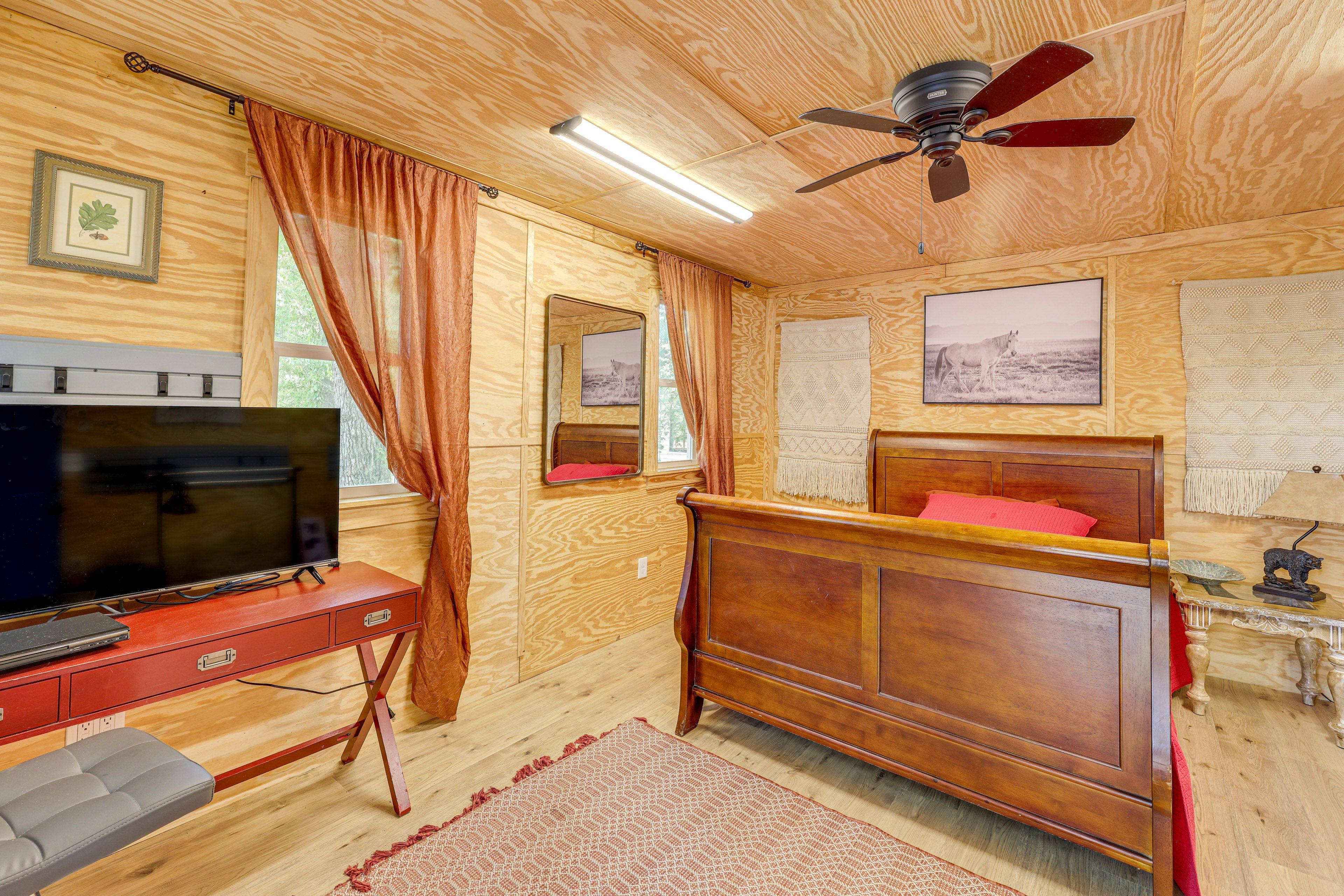 Bedroom 3 (Detached Room) | Single-Story Unit | Queen Bed | Linens Provided