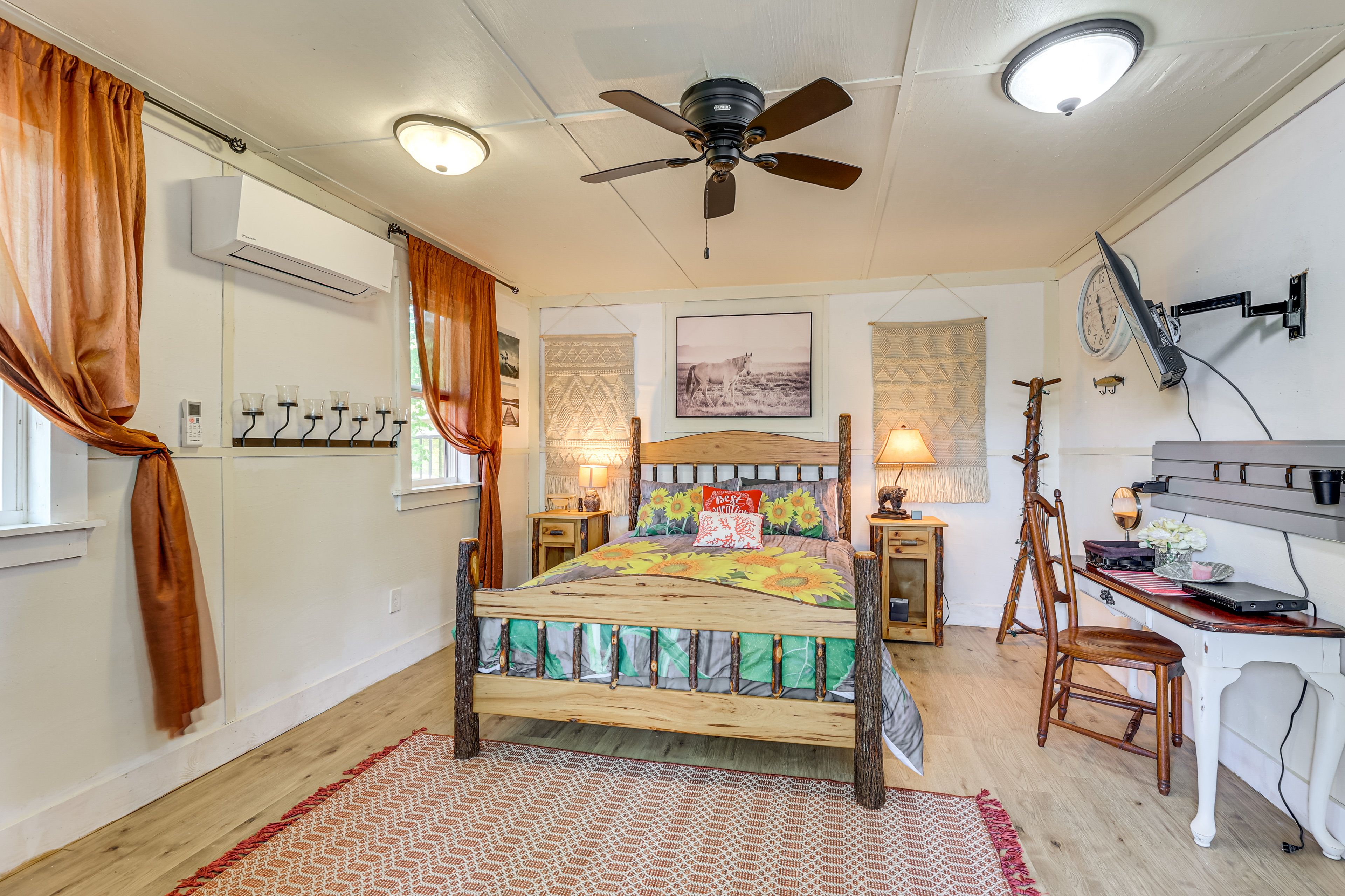 Bedroom 3 (Detached Room) | Single-Story Unit | Queen Bed | Linens Provided