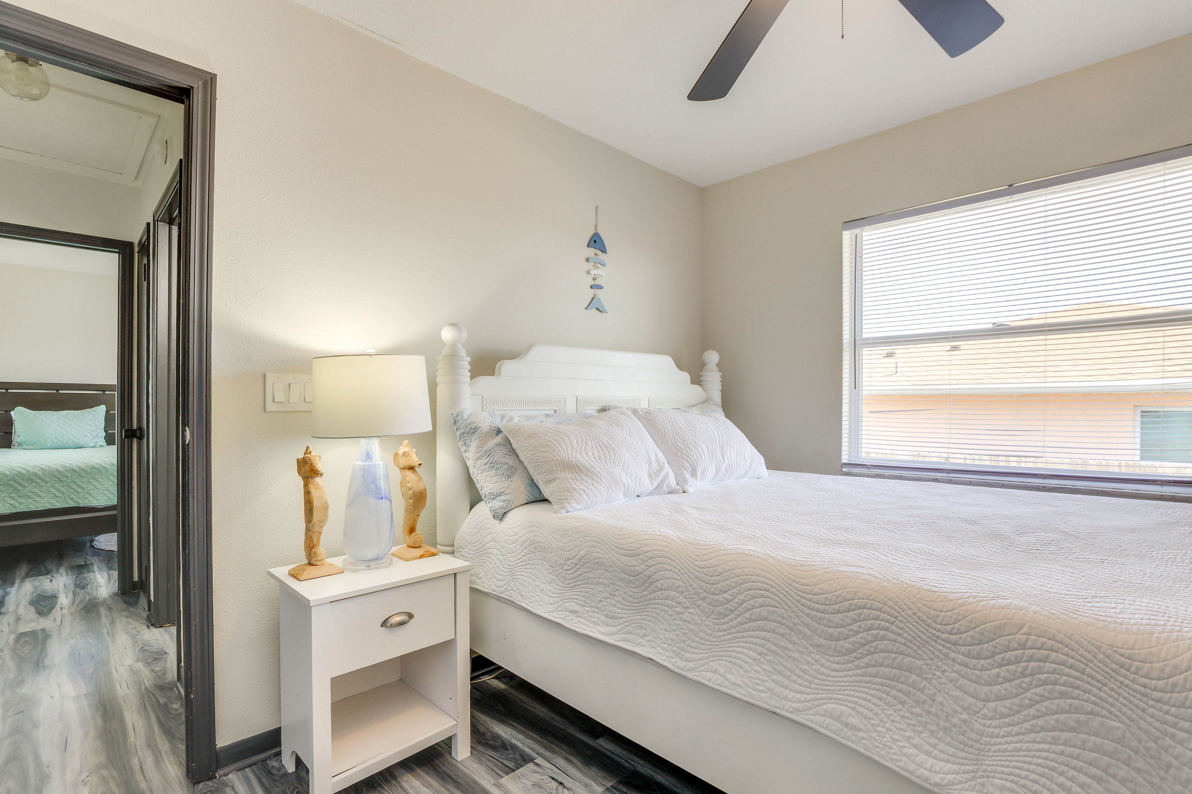 Bedroom 2 | Queen Bed