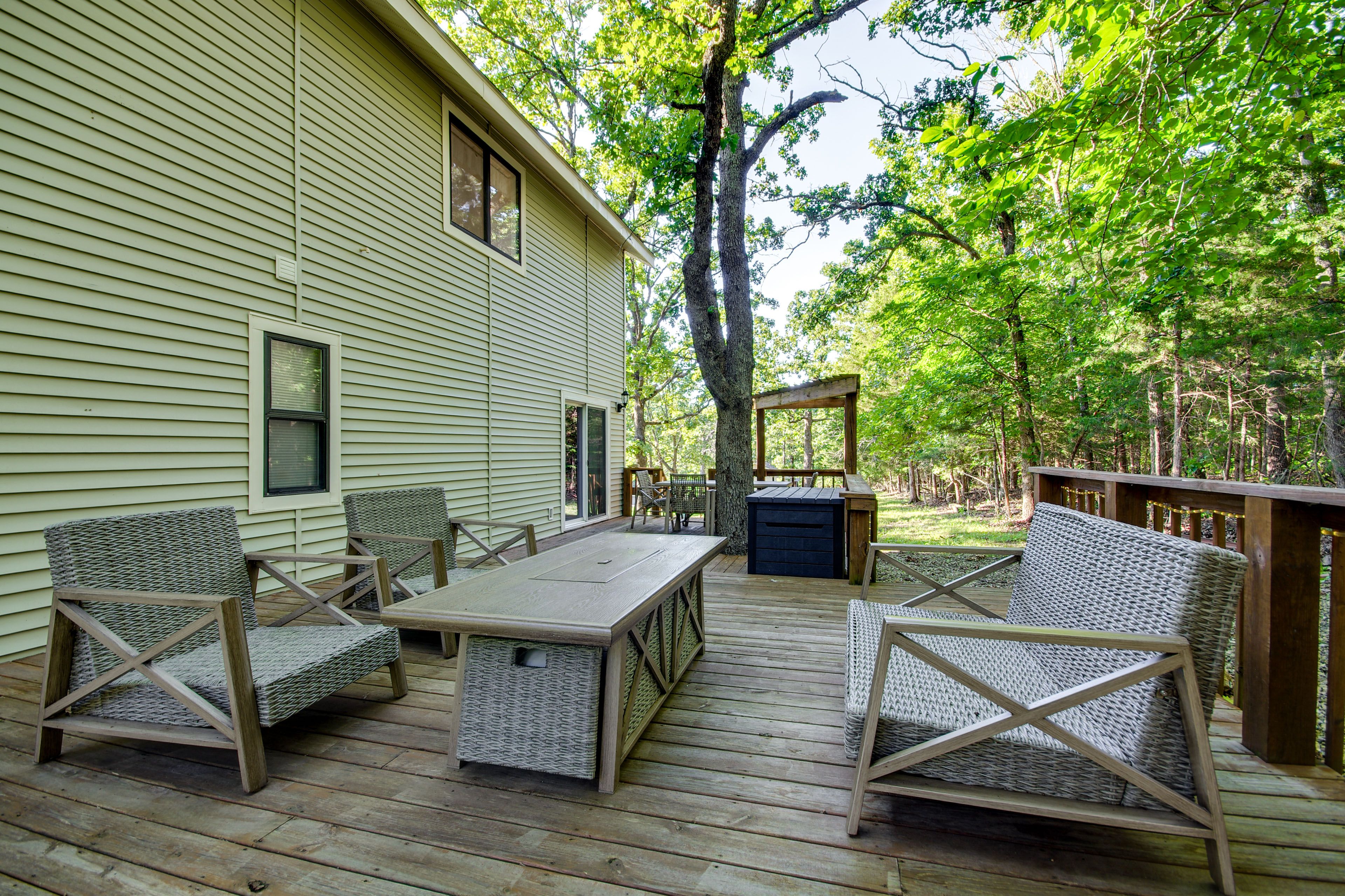 Deck | Fire Pit Table | Gas Grill