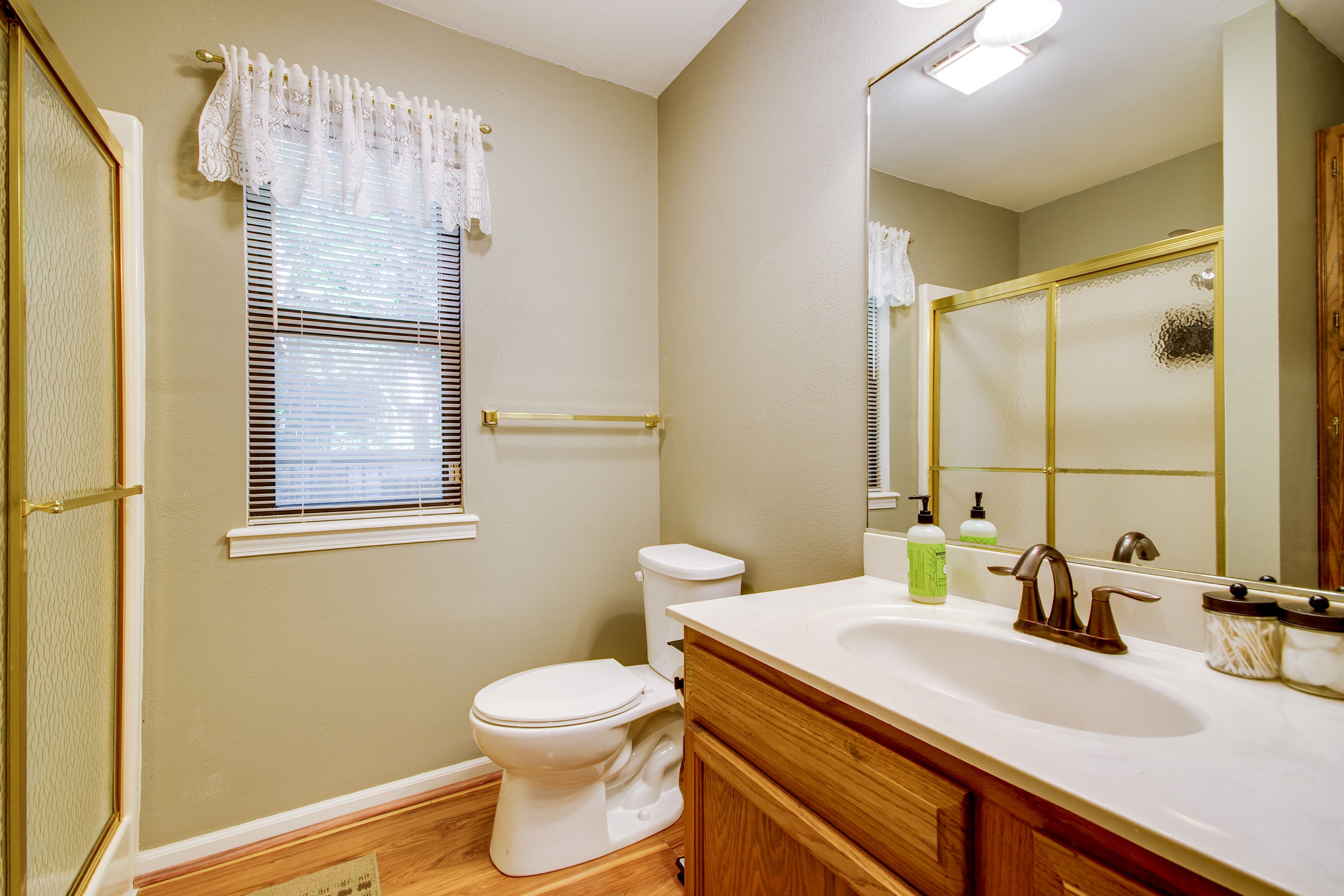 Full Bathroom | 1st Floor