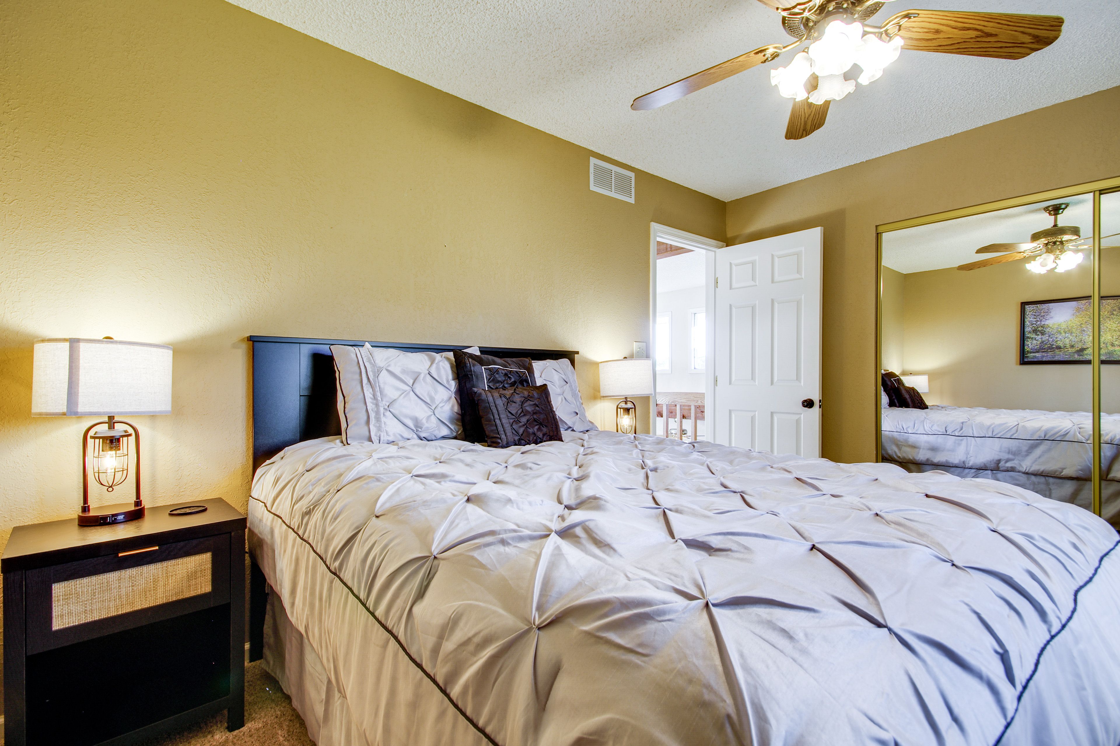 Bedroom 2 | 2nd Floor | Queen Bed | Smart TV