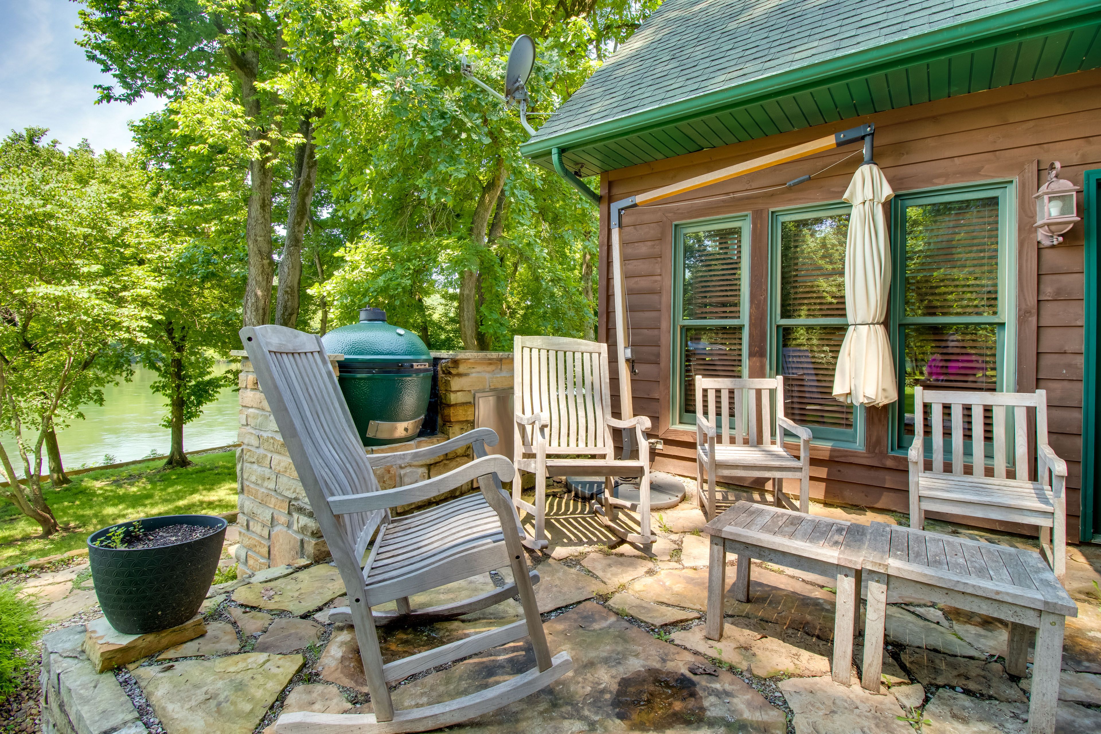 Private Patio | Big Green Egg