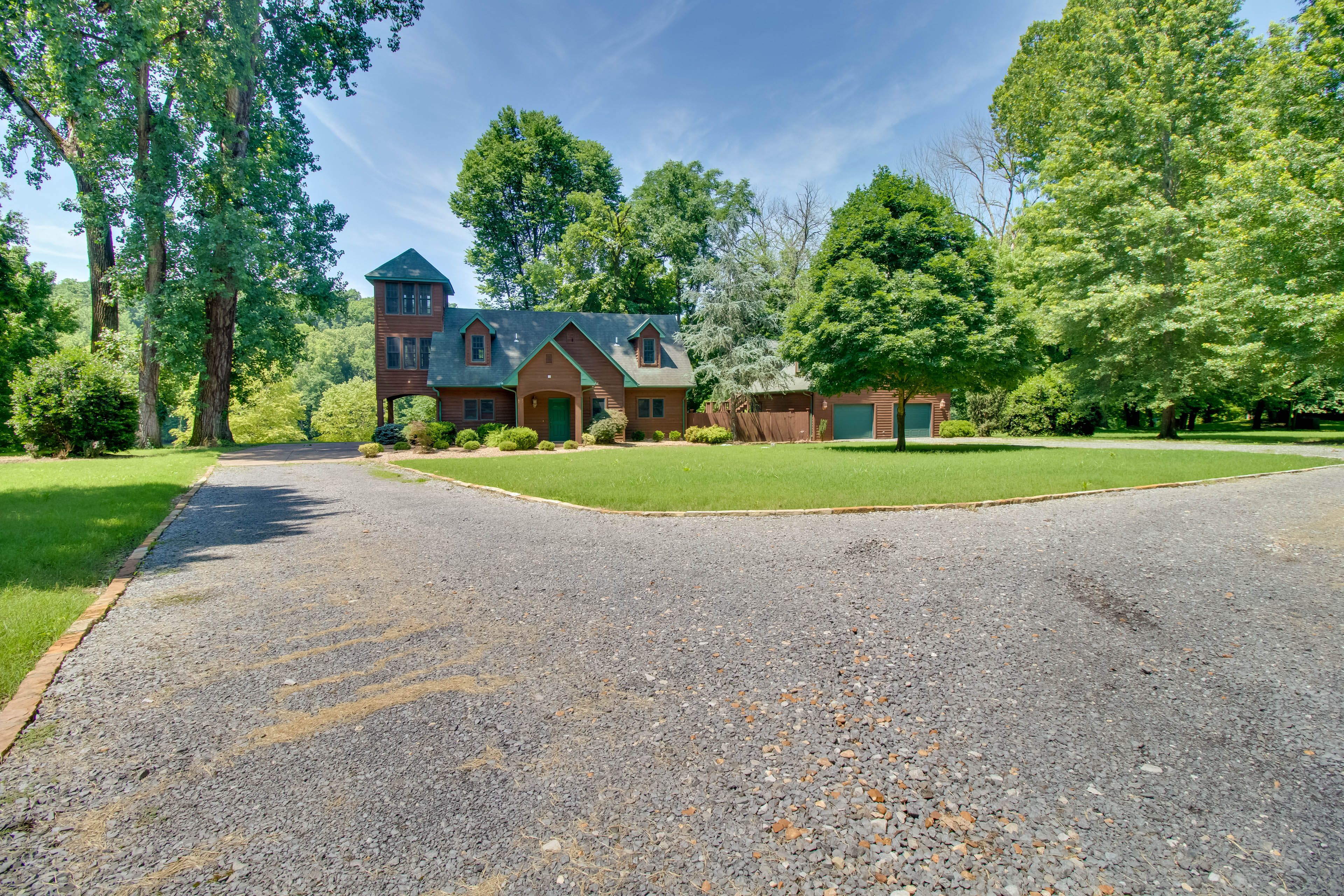 Parking | Driveway (3 Vehicles)