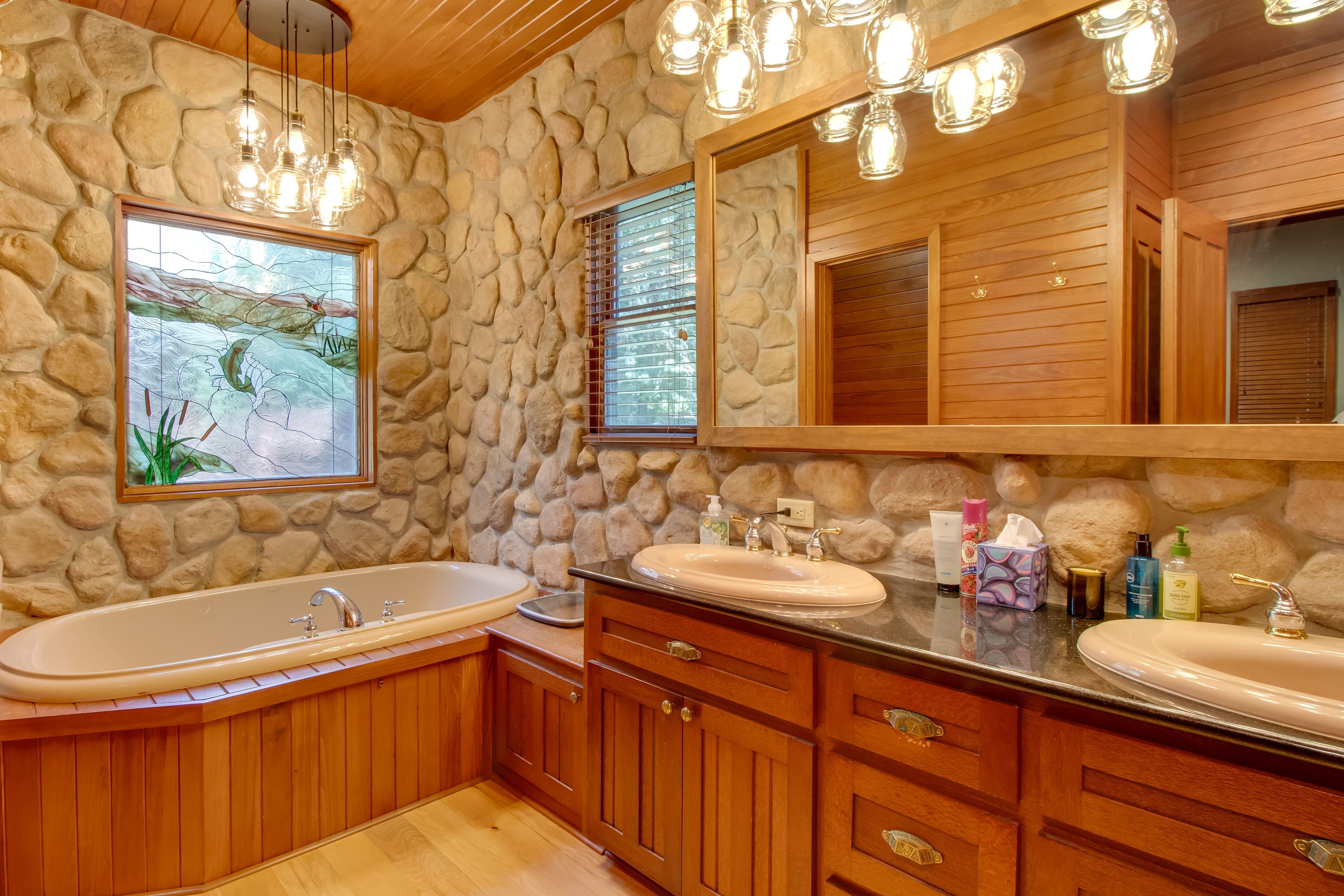 En-Suite Bathroom | 1st Floor | Towels Provided