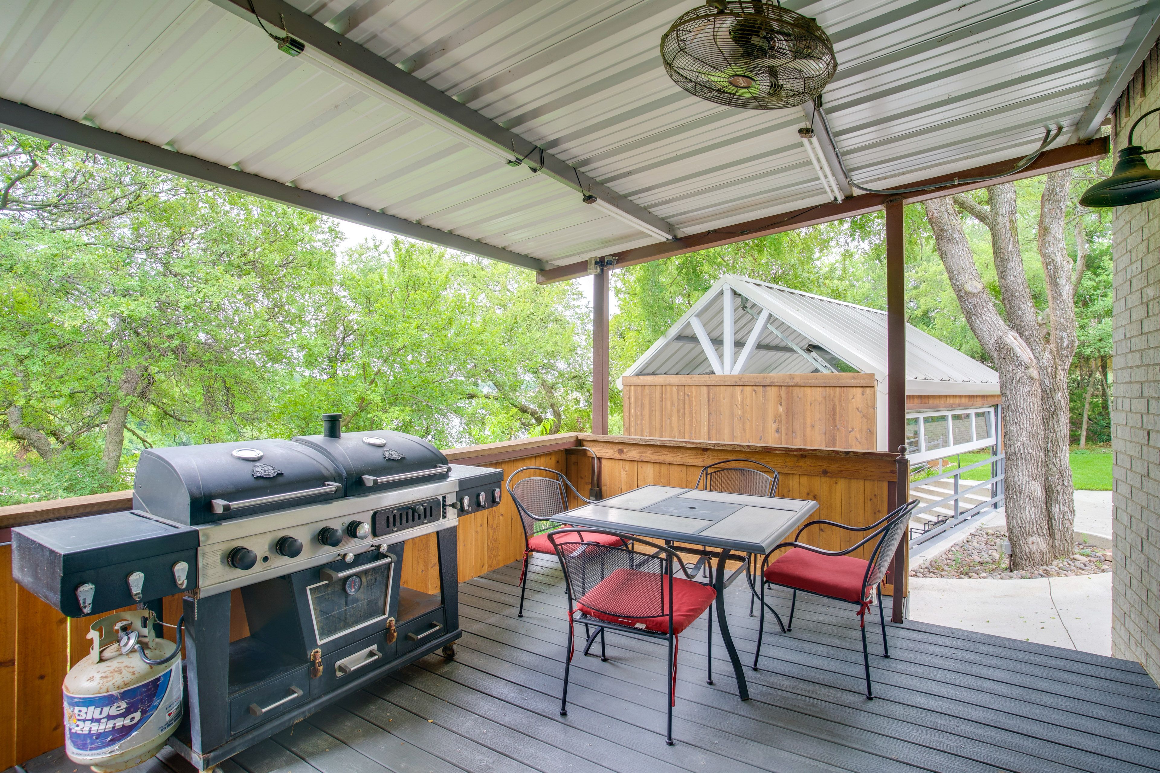 Grilling Station | Gas Grill | Dining Set | Outdoor TV | Lakefront Views