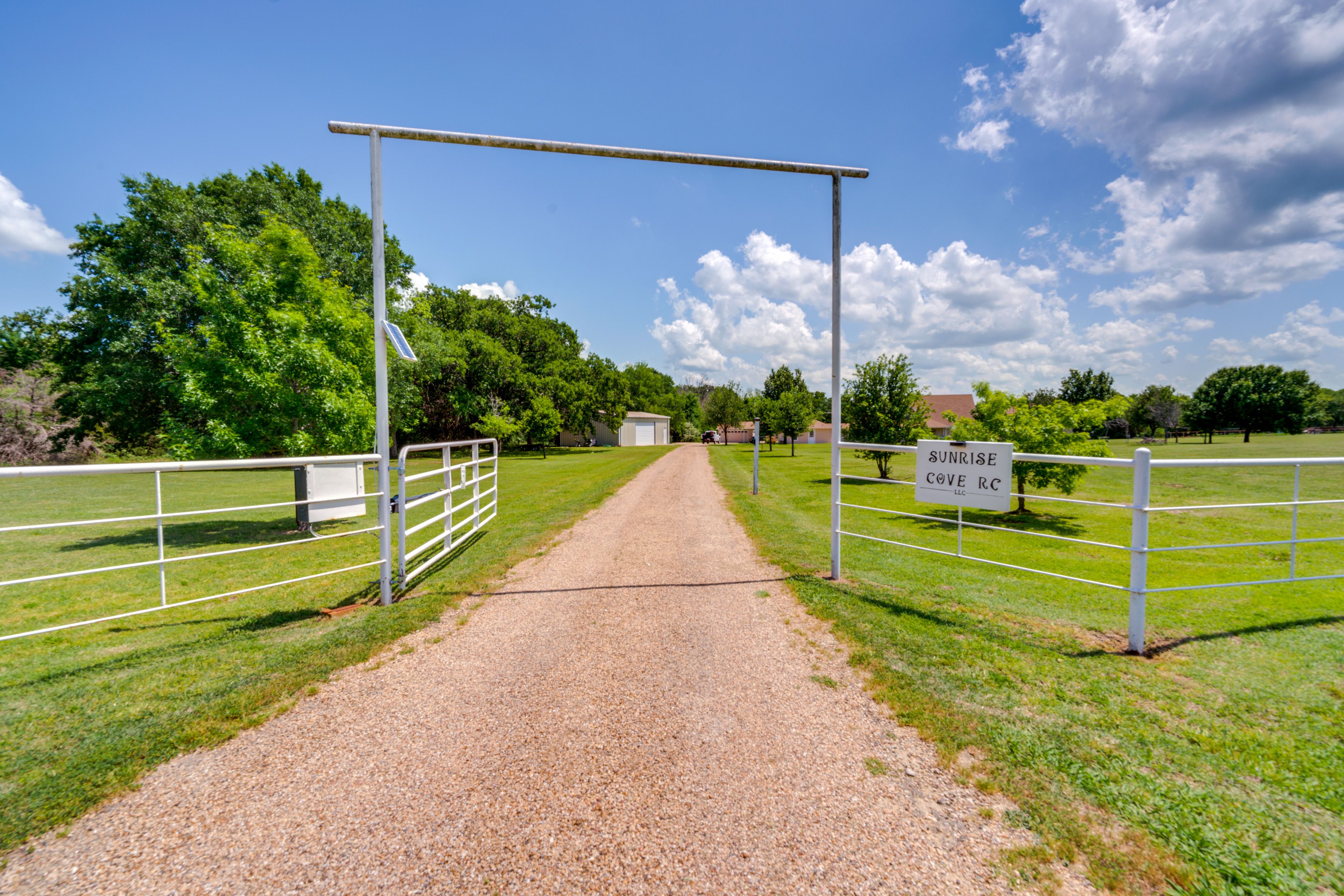 Parking | Driveway (8 Vehicles)