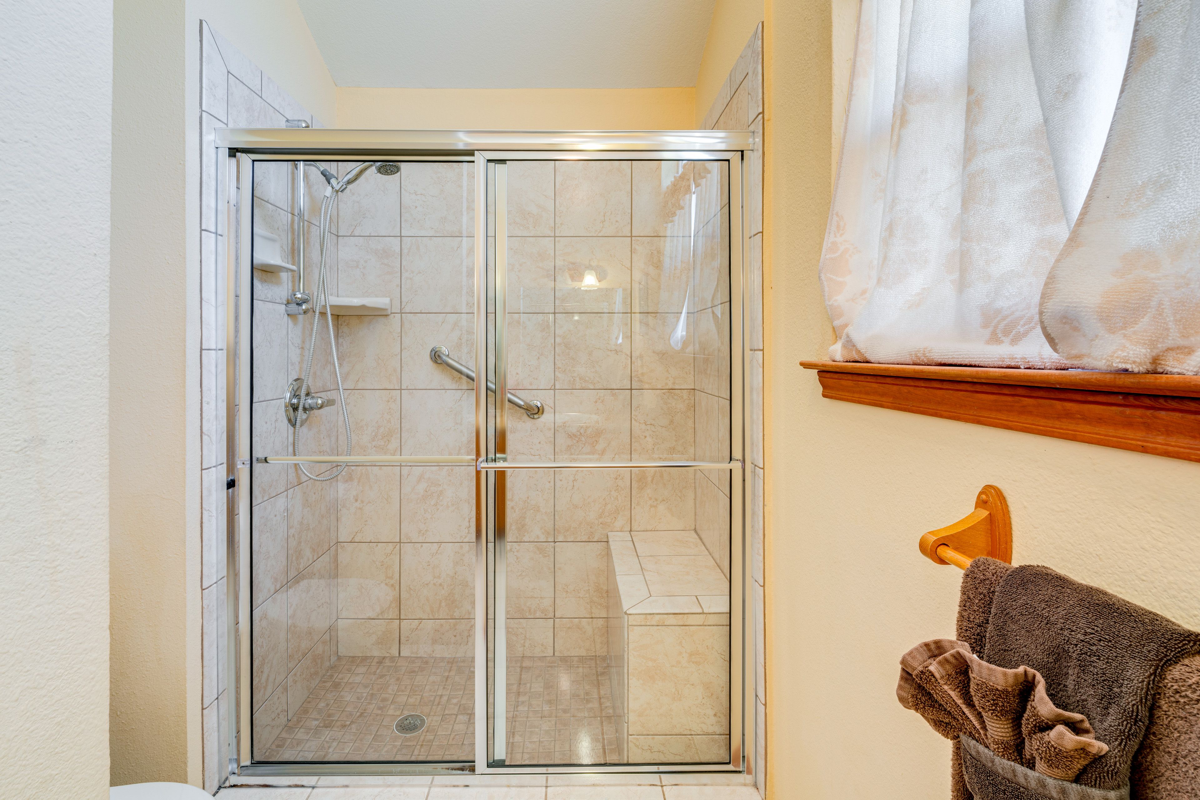 Full Bathroom (Main House) | 2nd Floor