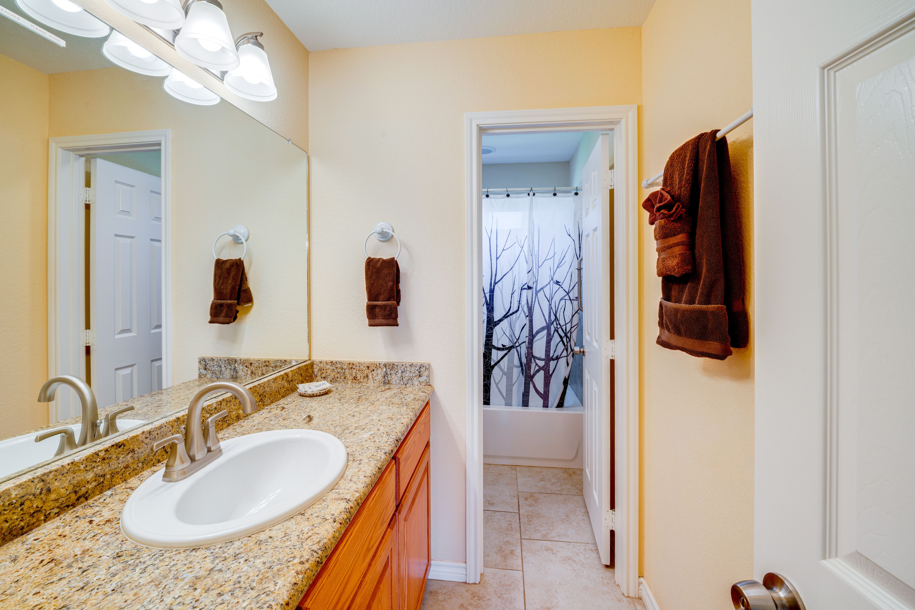 Full Bathroom  (Casita 1) | 1st Floor