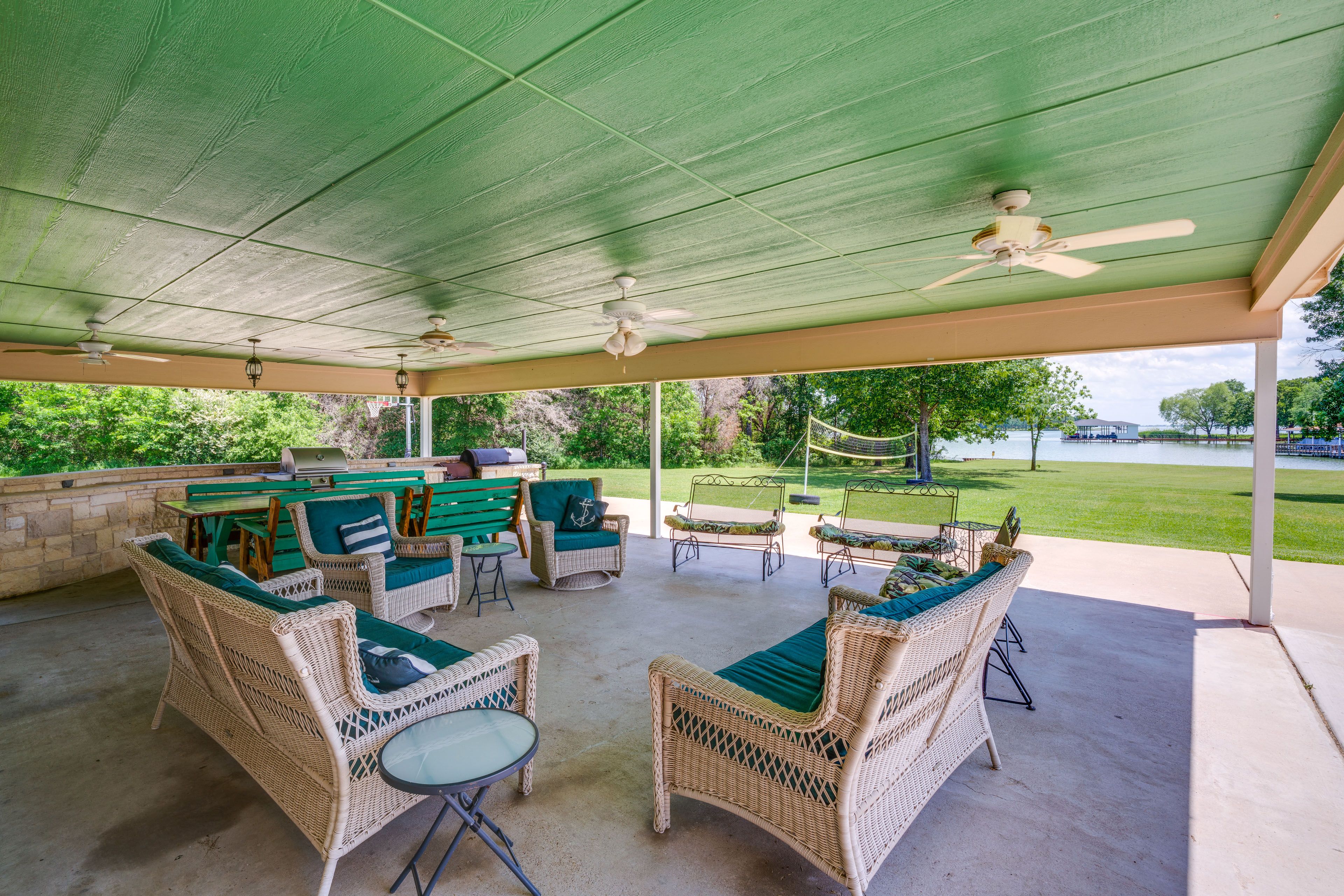 Kerens Vacation Rental | 9BR | 5.5BA | 5,100 Sq Ft | Step-Free Entry