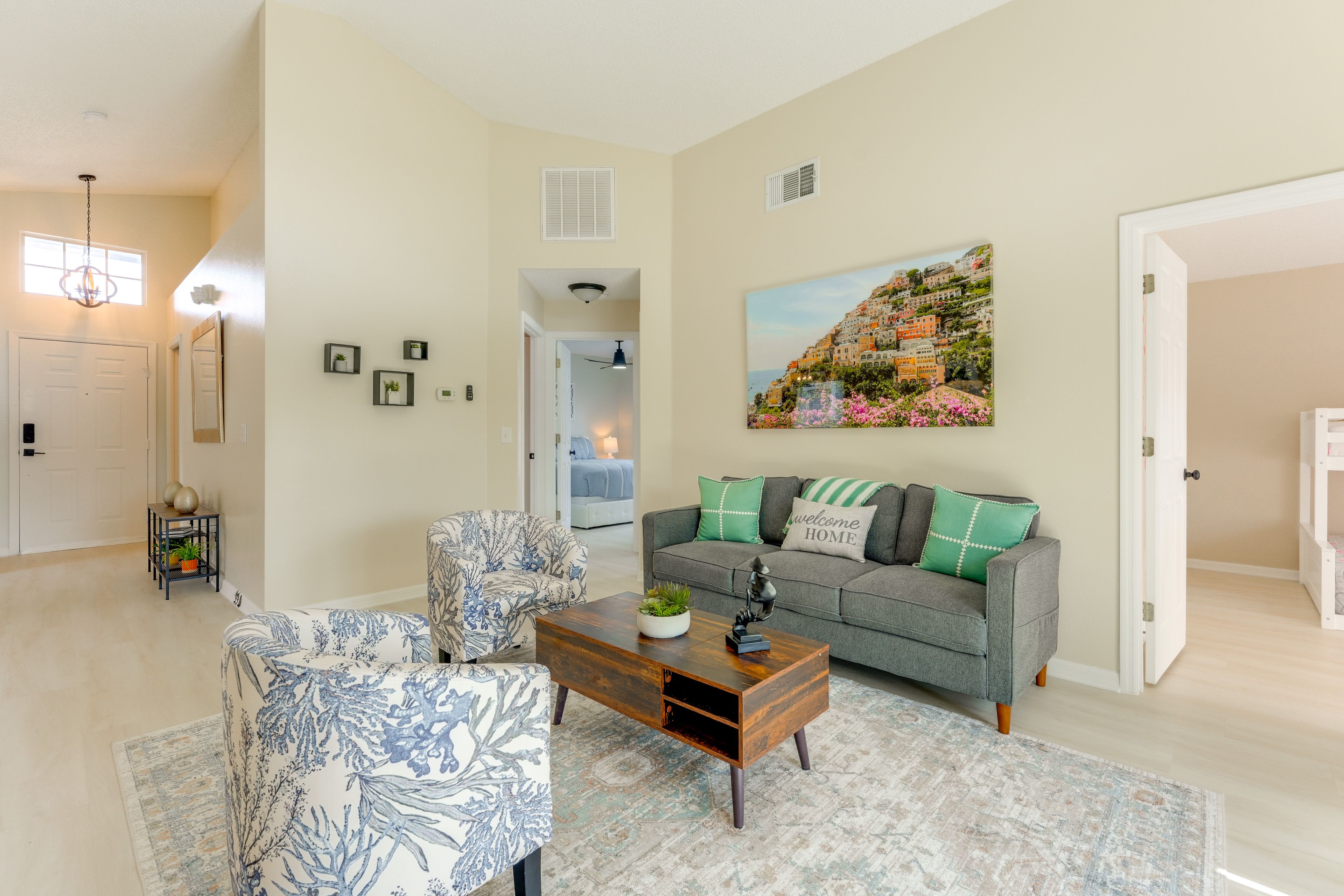 Living Room | Smart TV | Central Heating & A/C | Free WiFi