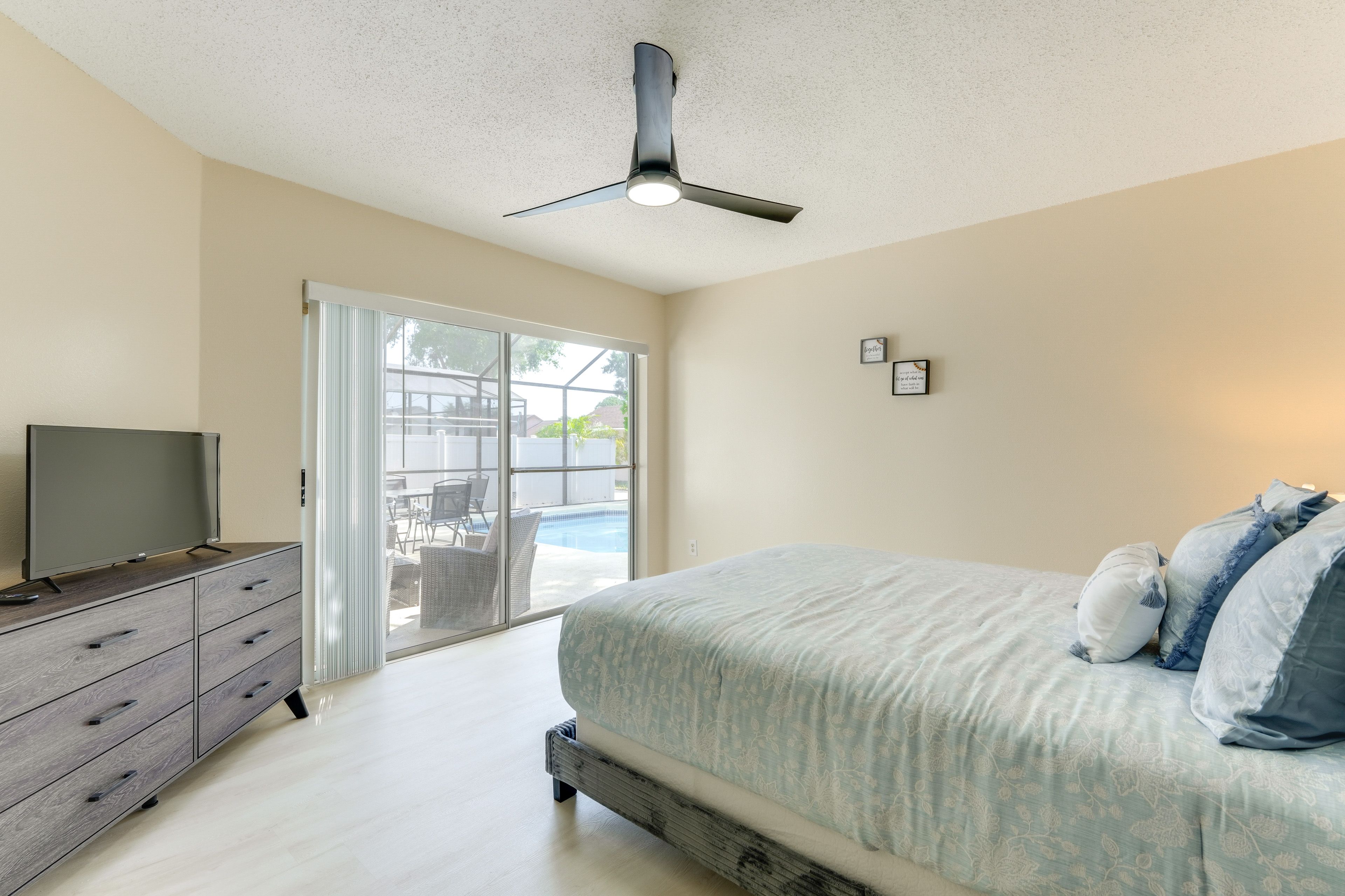 Bedroom 1 | Queen Bed | Smart TV | En-Suite Bathroom | Lanai Access